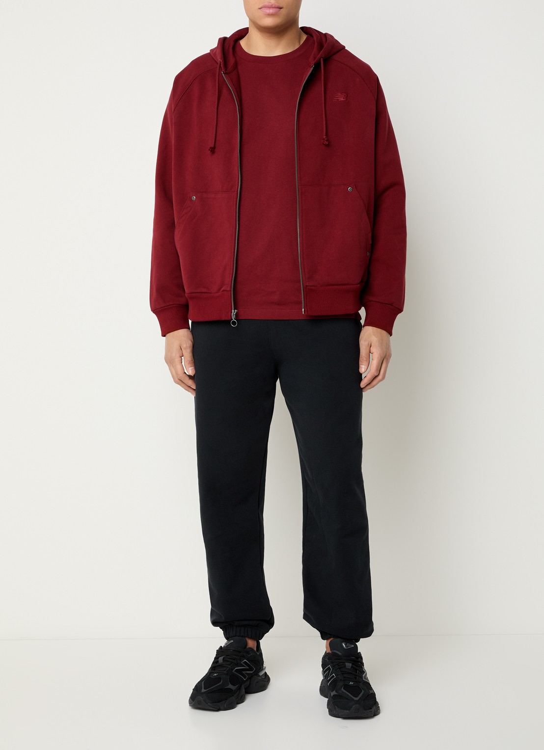 New Balance Hoodie met logoborduring en steekzakken - voorkant 2 rood
