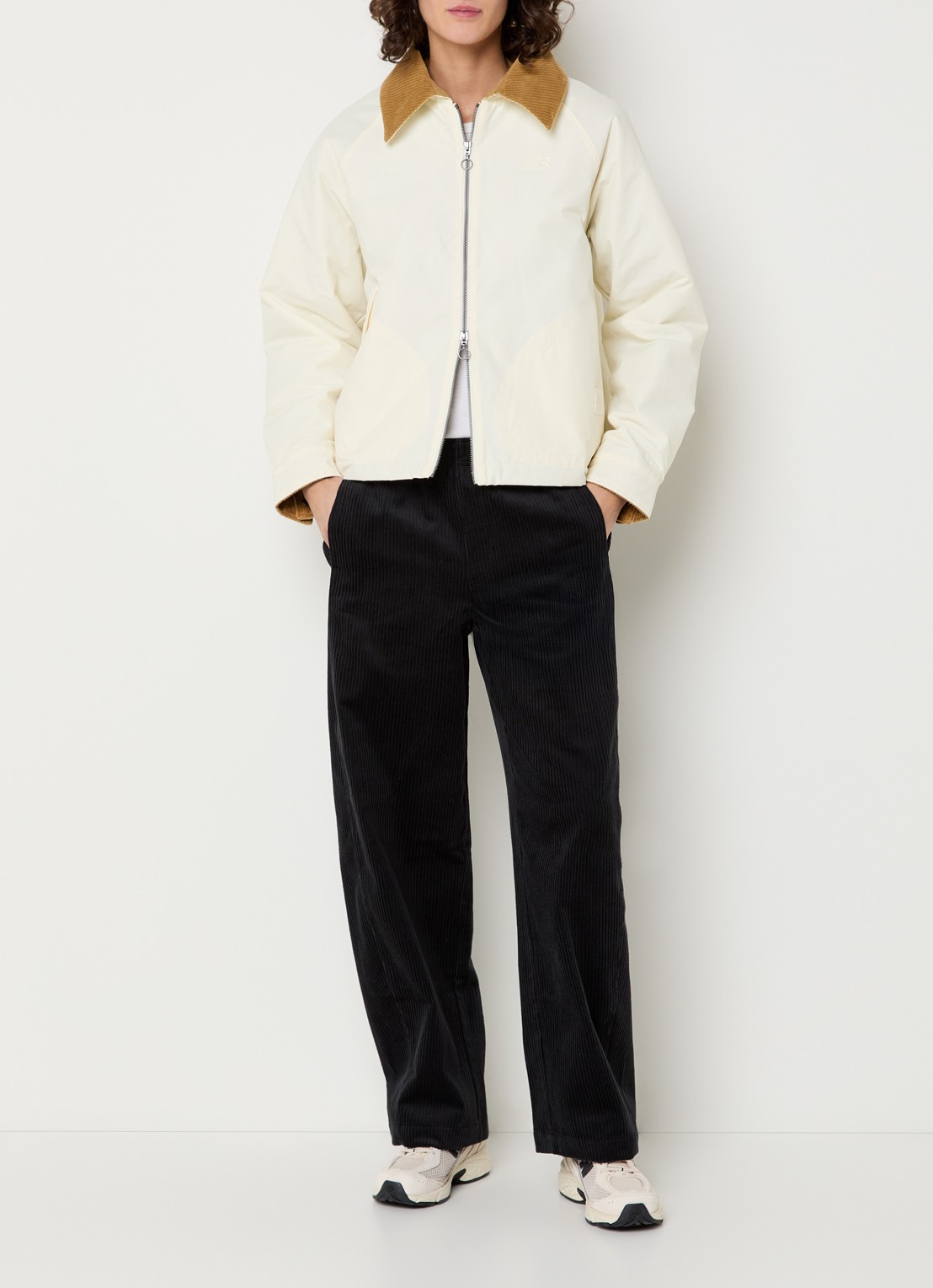 New Balance Jack met details van corduroy en capuchon - voorkant 3 wit