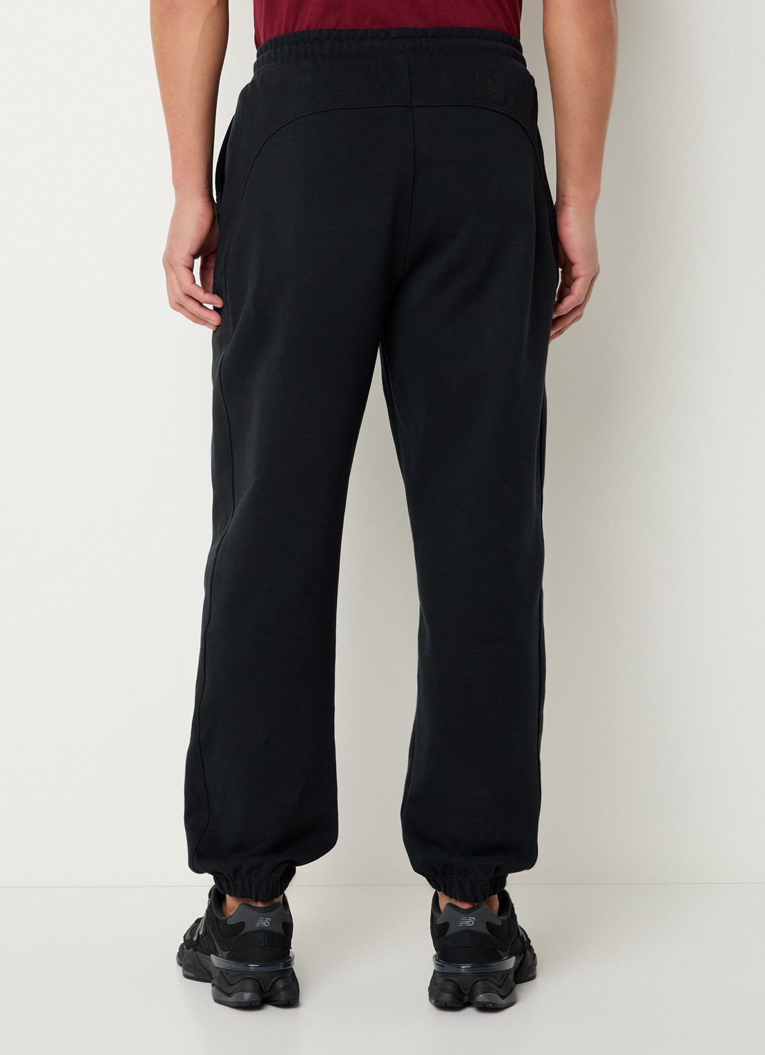 New Balance Regular fit joggingsbroek met logoborduring en steekzakken - achterkant zwart