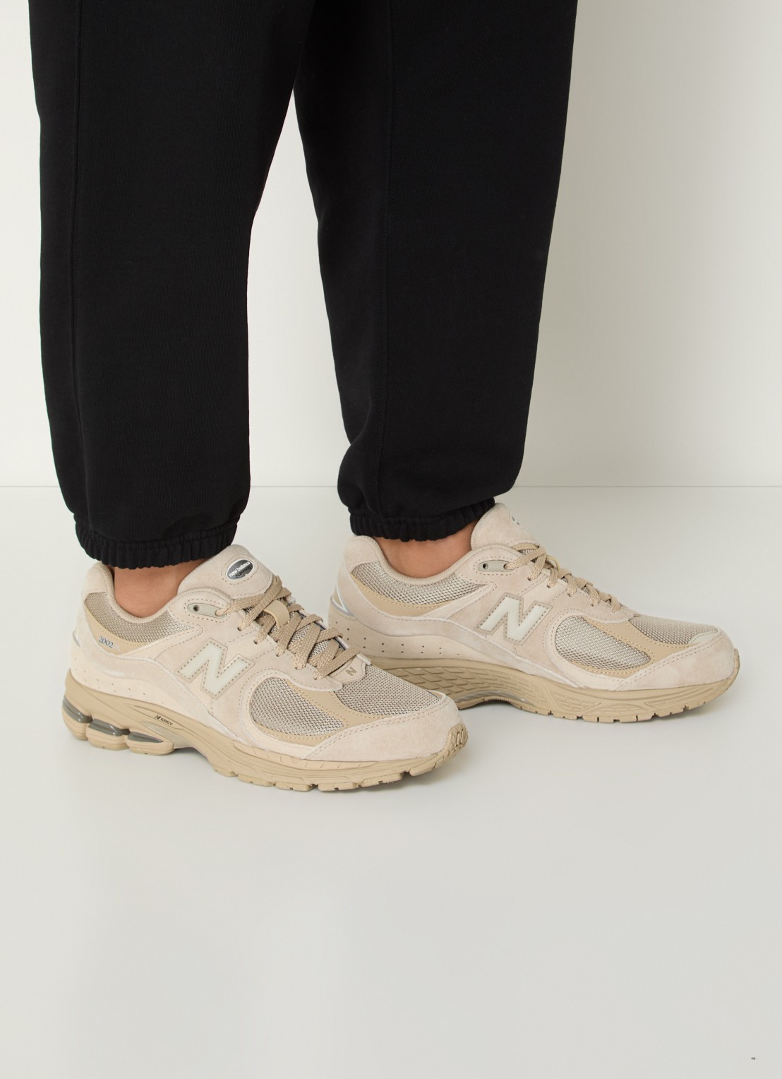 New Balance Sneaker van mesh met details van suède - voorkant 6 donkerbeige