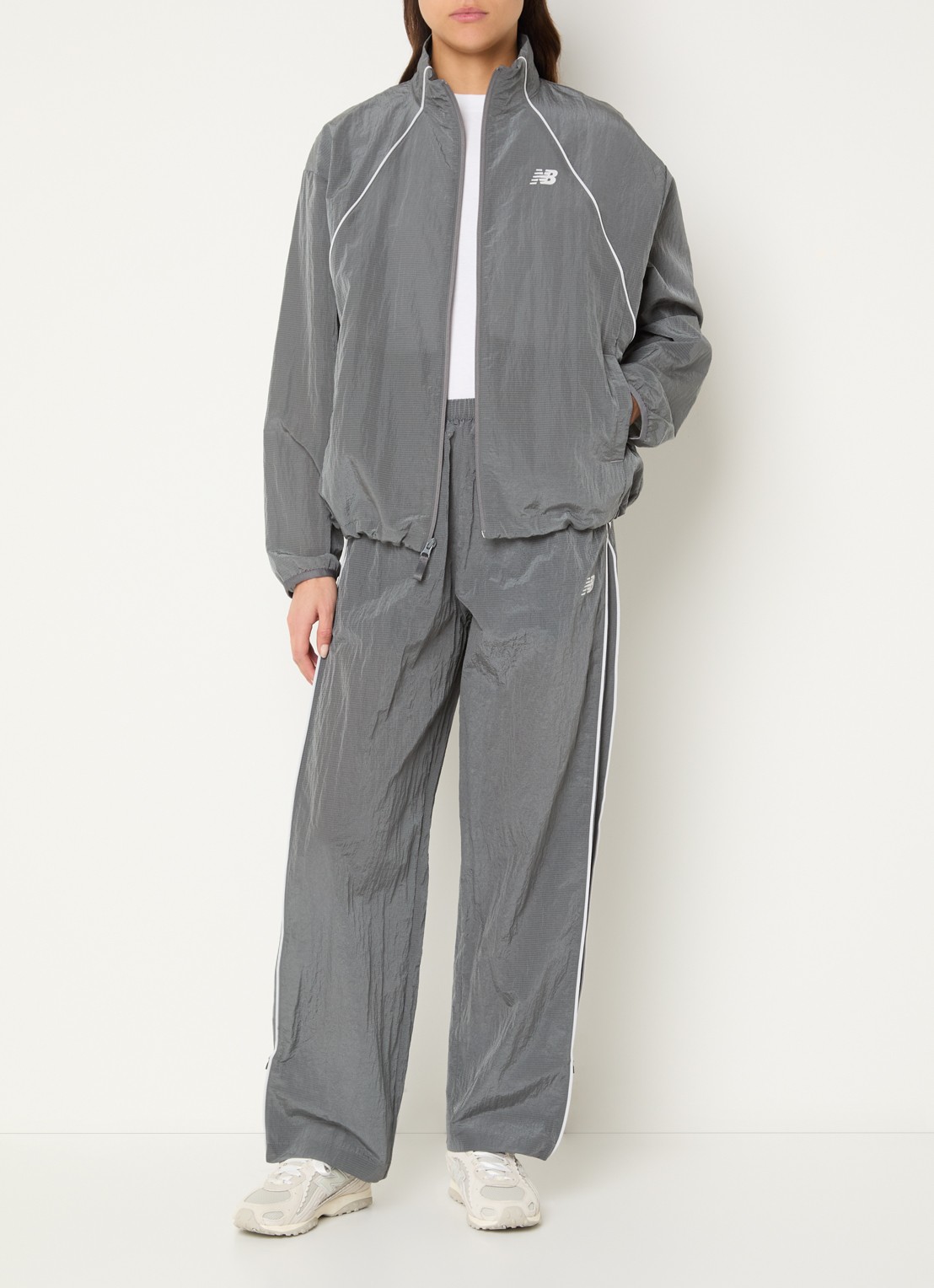 New Balance Sport Legacy high waist loose fit trackpants met logo en steekzakken  - voorkant 2 grijs