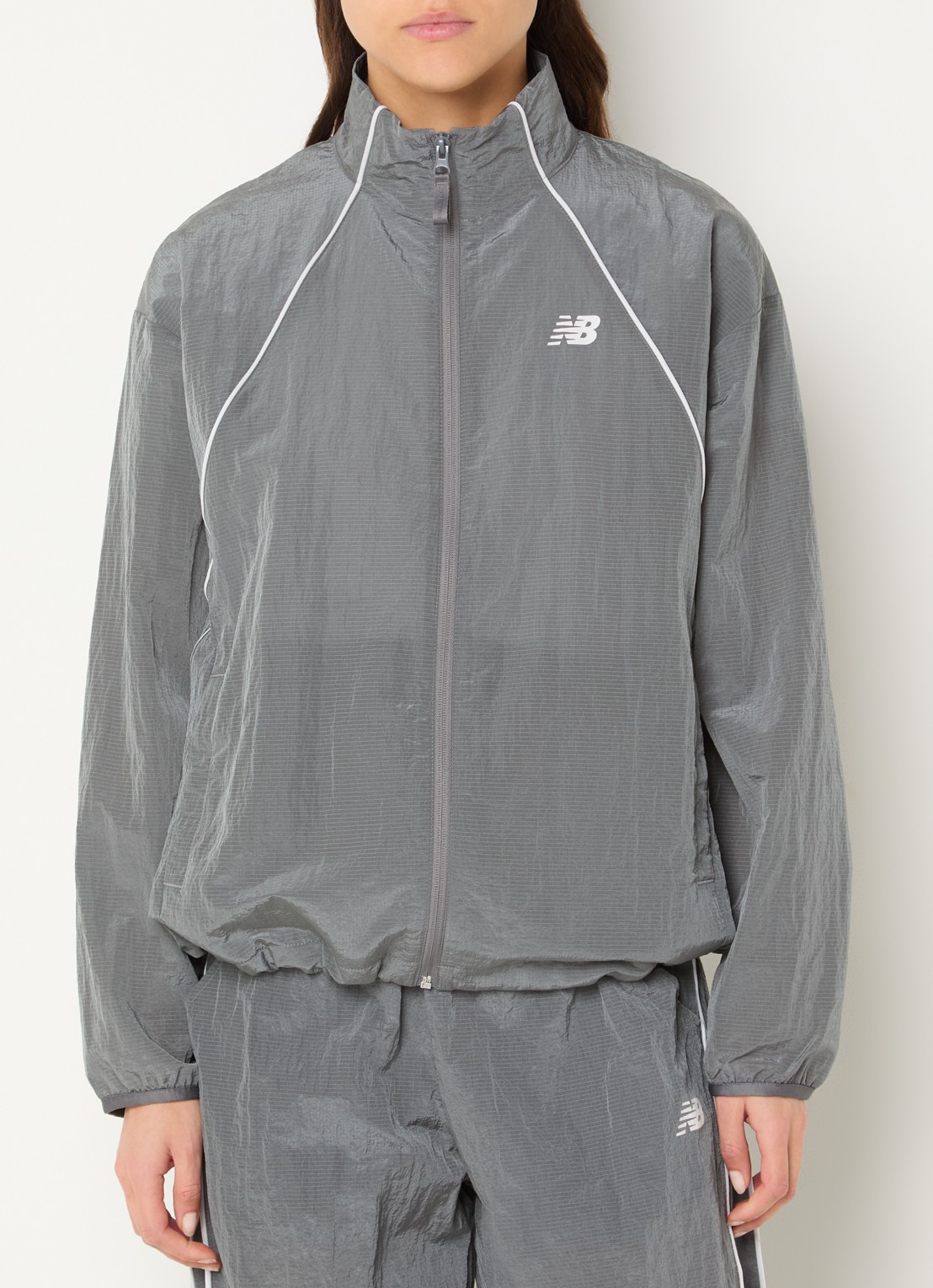 New Balance Sport Legacy trackvest met logo en steekzakken  - detail 2 grijs