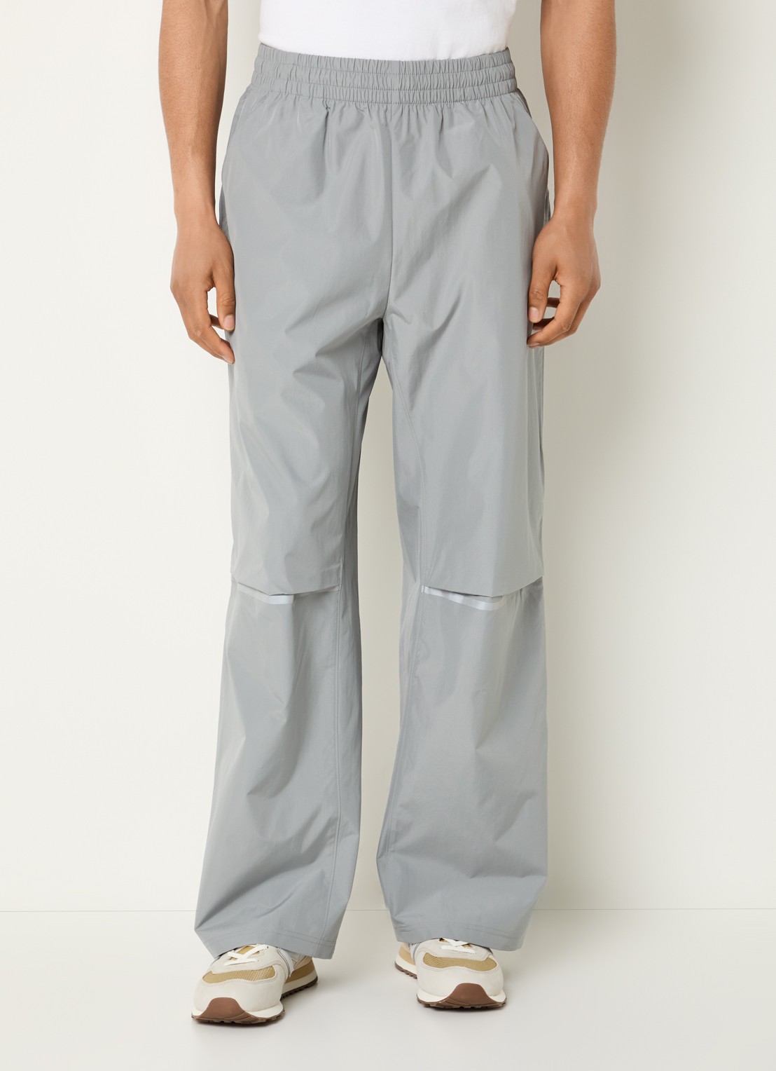 New Balance Straight fit trackpants met logo en steekzakken - detail lichtgrijs