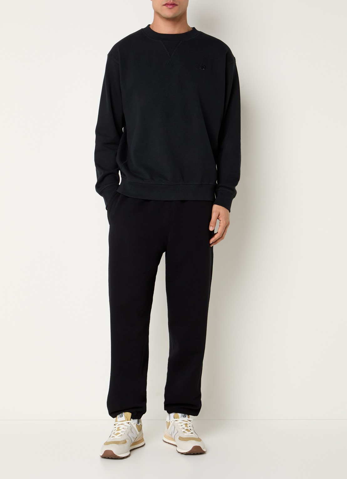 New Balance Sweater met logoborduring - voorkant 4 zwart