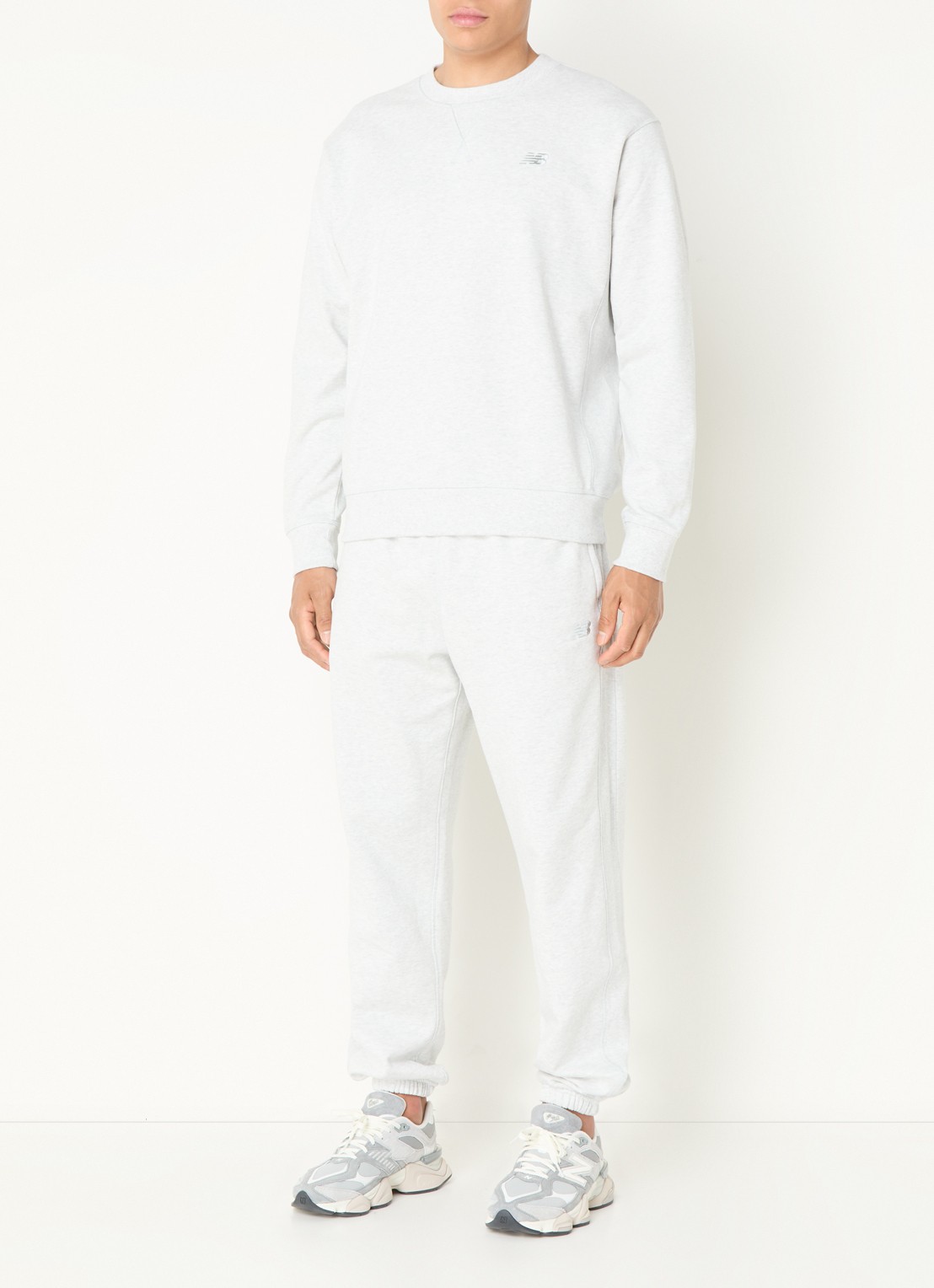 New Balance Sweater met logoborduring - voorkant 4 lichtgrijs