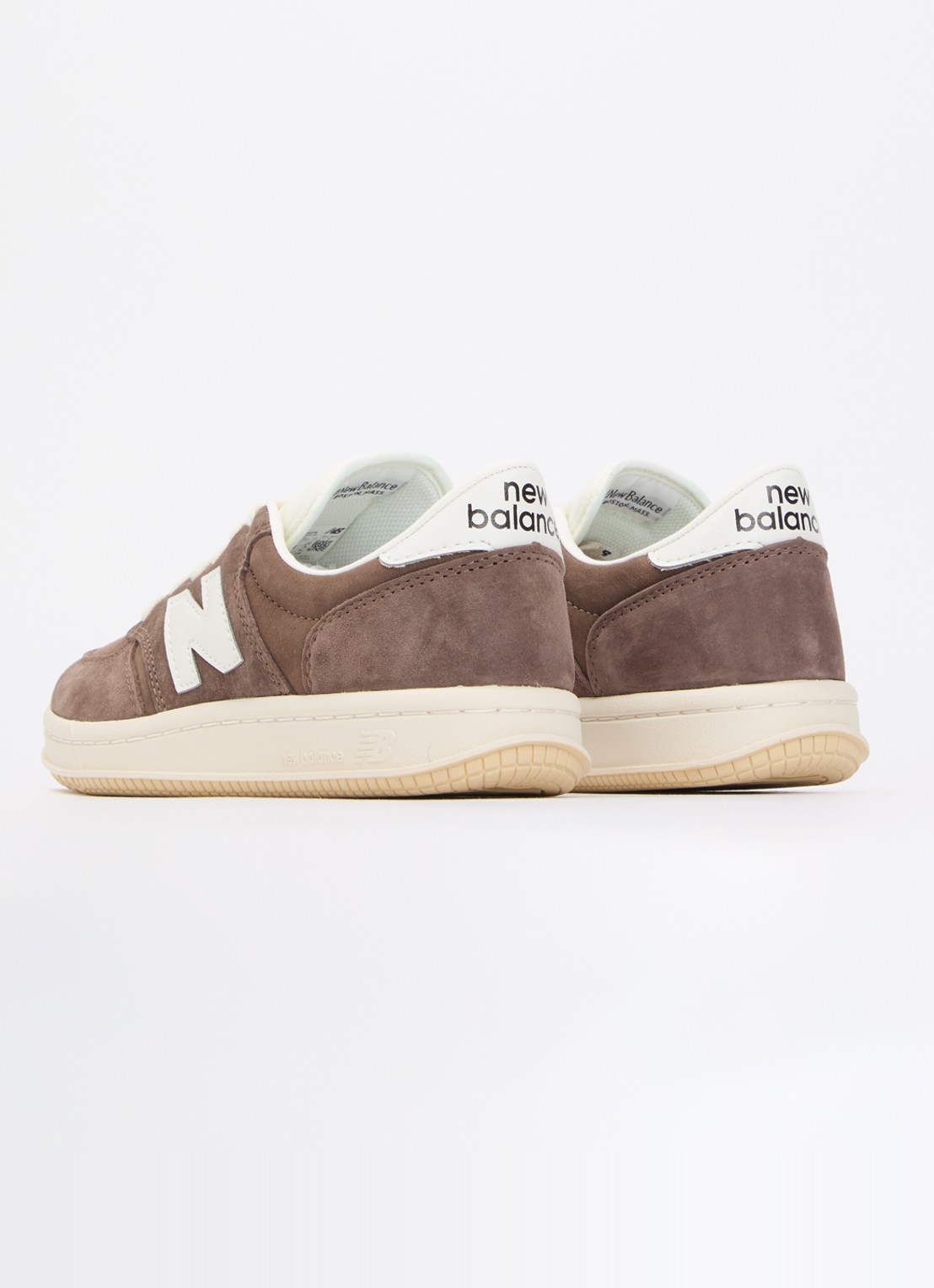 New Balance T500 sneaker van suède - achterkant bruin
