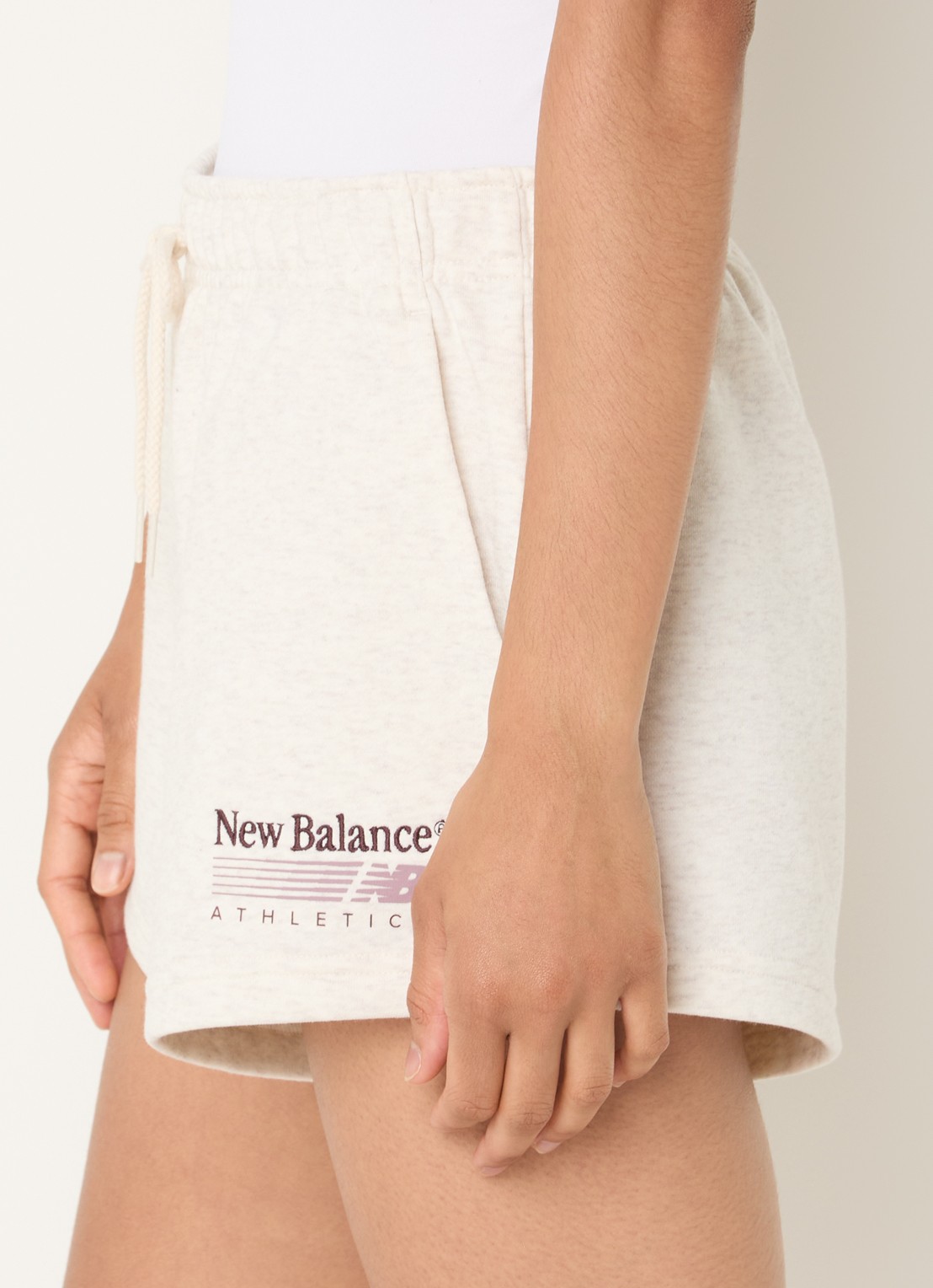New Balance Trackside high waist straight fit korte joggingbroek met logo - detail 3 grijs