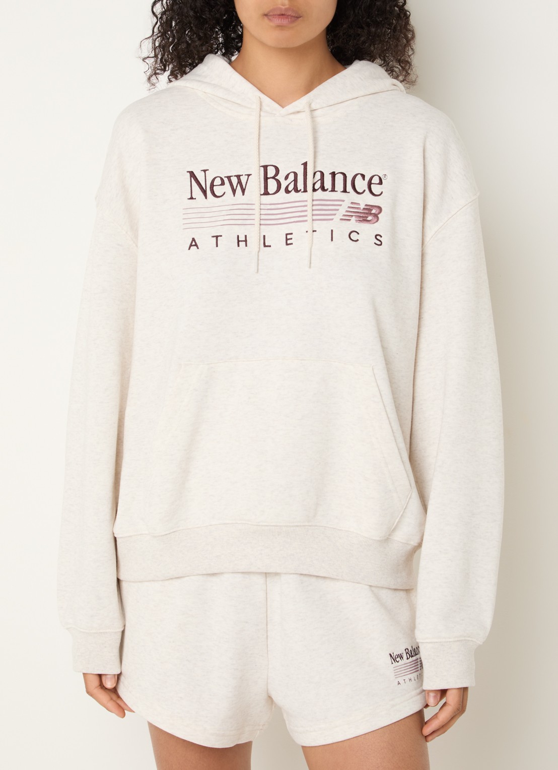 New Balance Trackside hoodie met logoborduring - detail 3 grijs