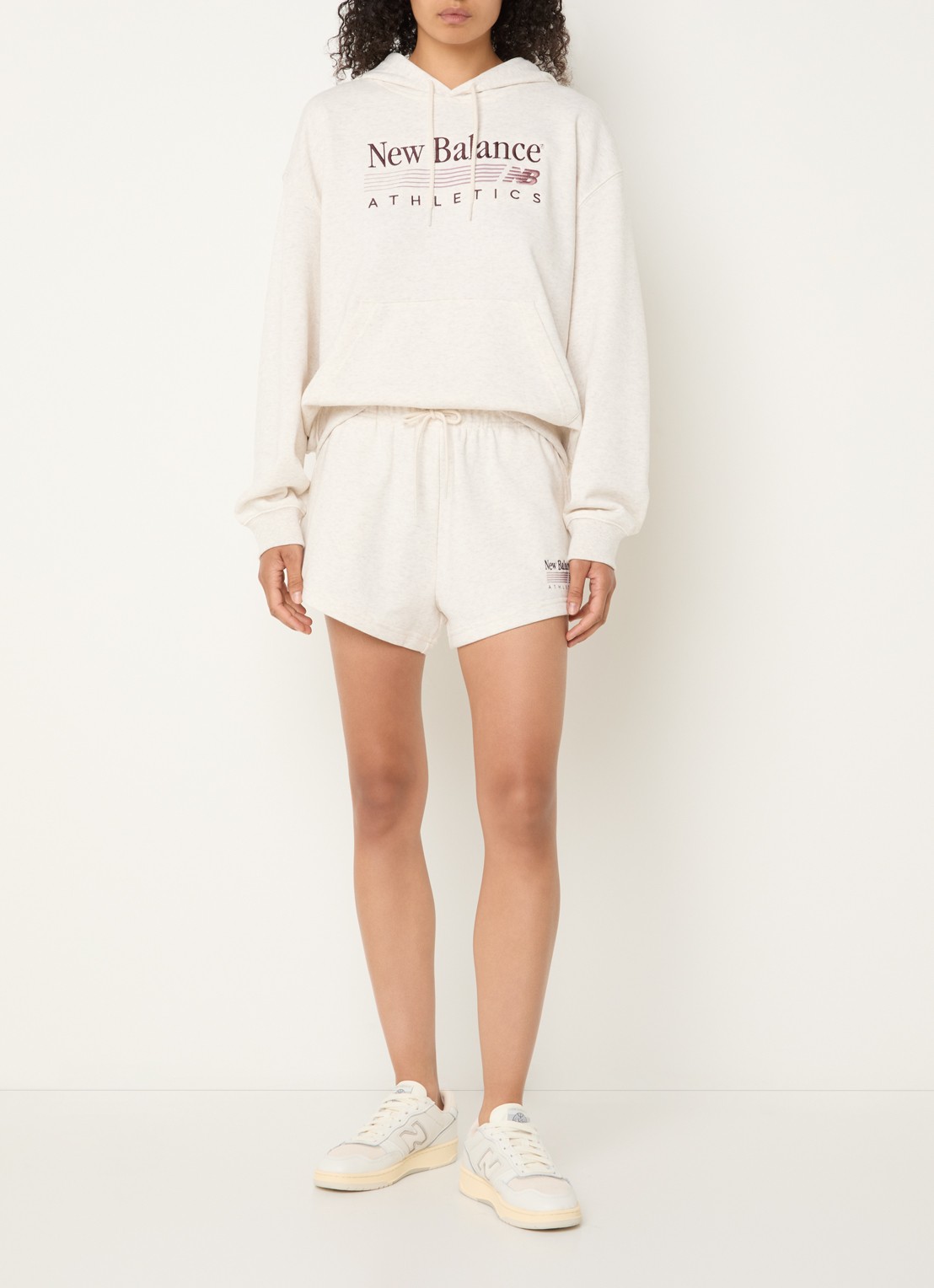 New Balance Trackside hoodie met logoborduring - voorkant 2 grijs