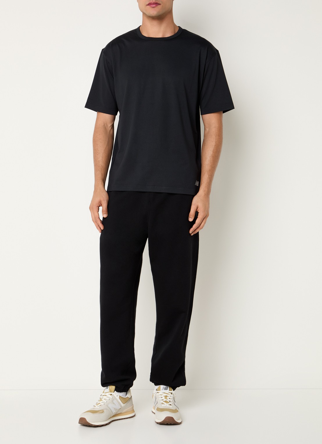New Balance Trainings T-shirt met logo - voorkant 4 zwart