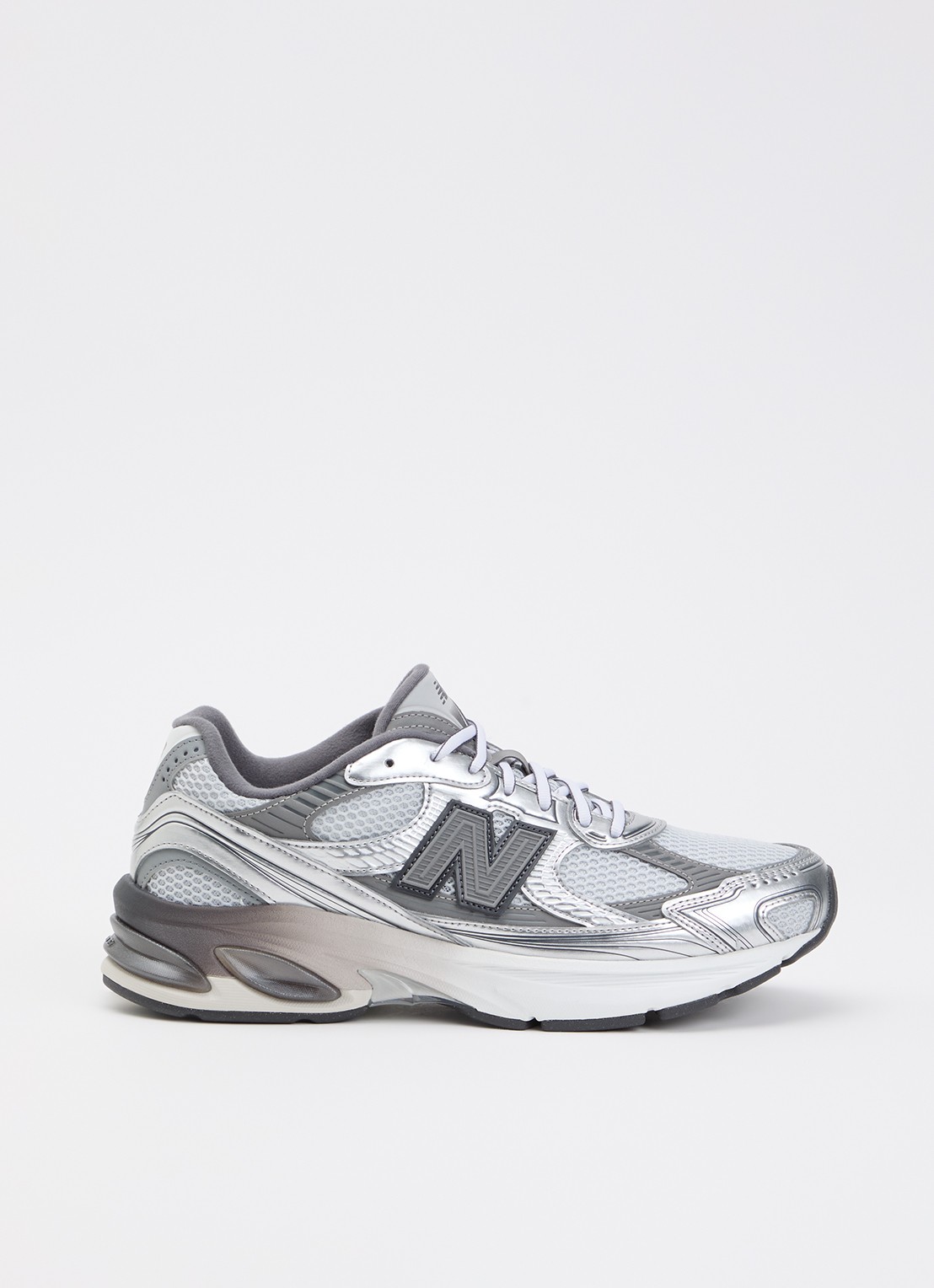 New Balance U2010 sneaker met mesh details en metallic finish  - voorkant 2 grijs