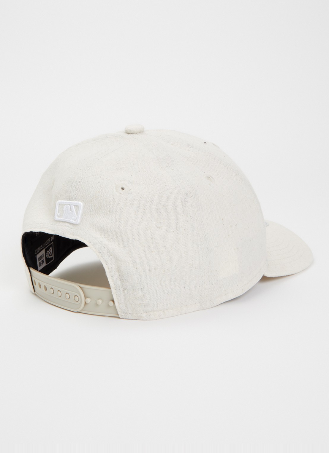 New Era 9Forty pet in linnenblend met logoborduring - detail creme