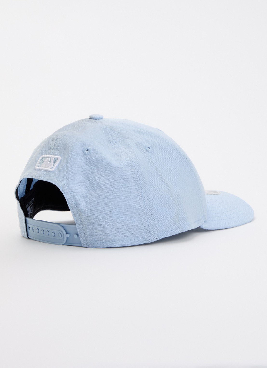 New Era 9Forty pet in linnenblend met logoborduring - detail lichtblauw