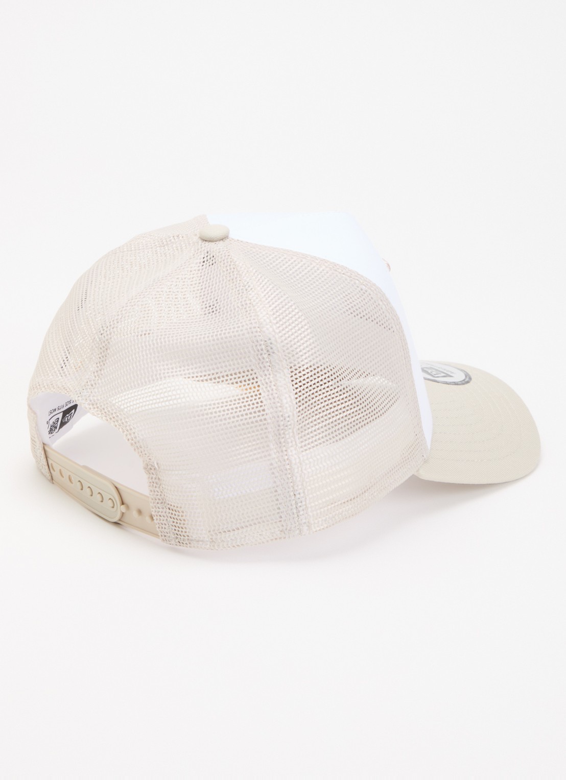 New Era Pet met logoborduring en mesh details  - detail 2 beige