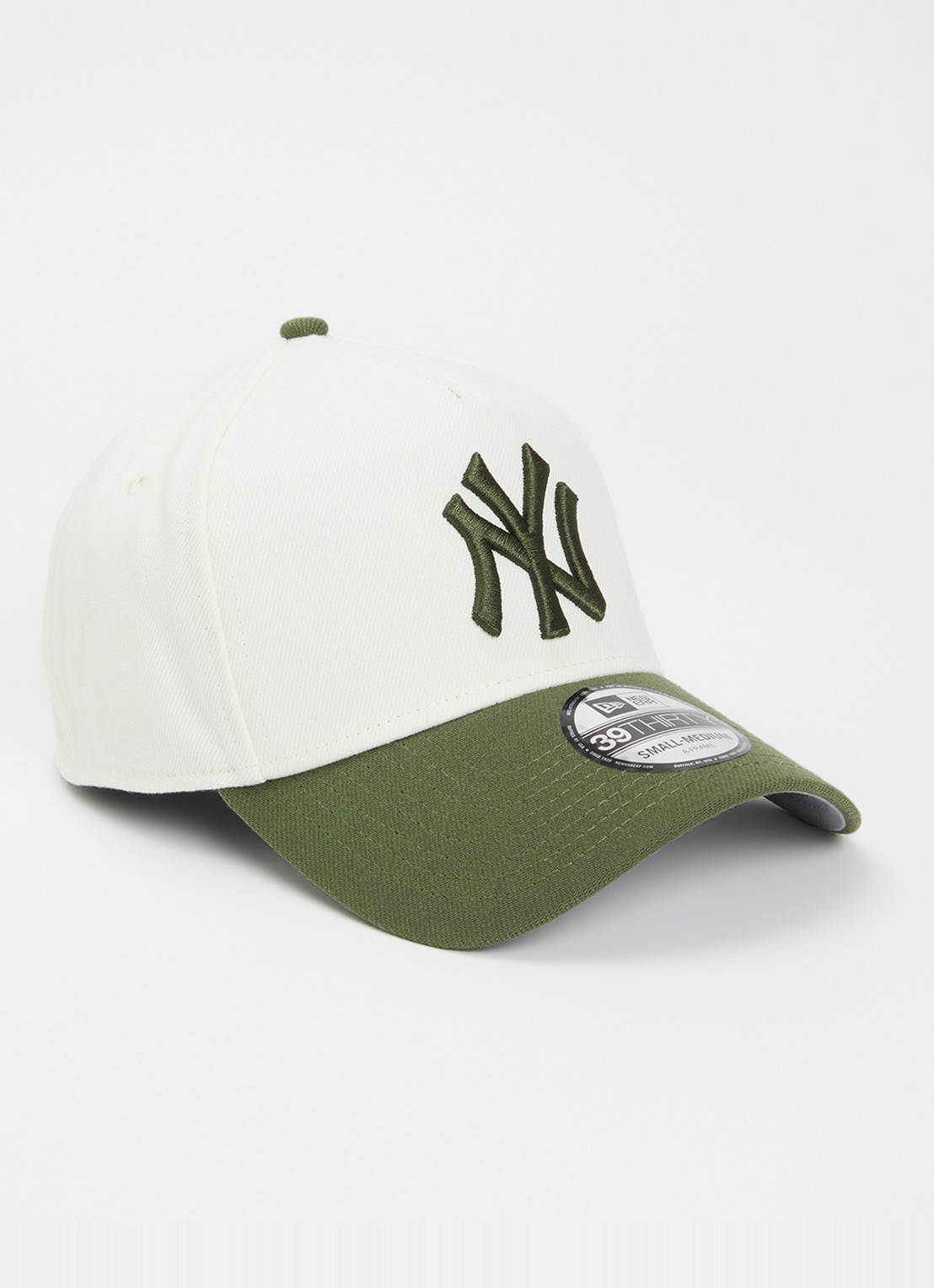 New Era Pet met logoborduring  - voorkant groen