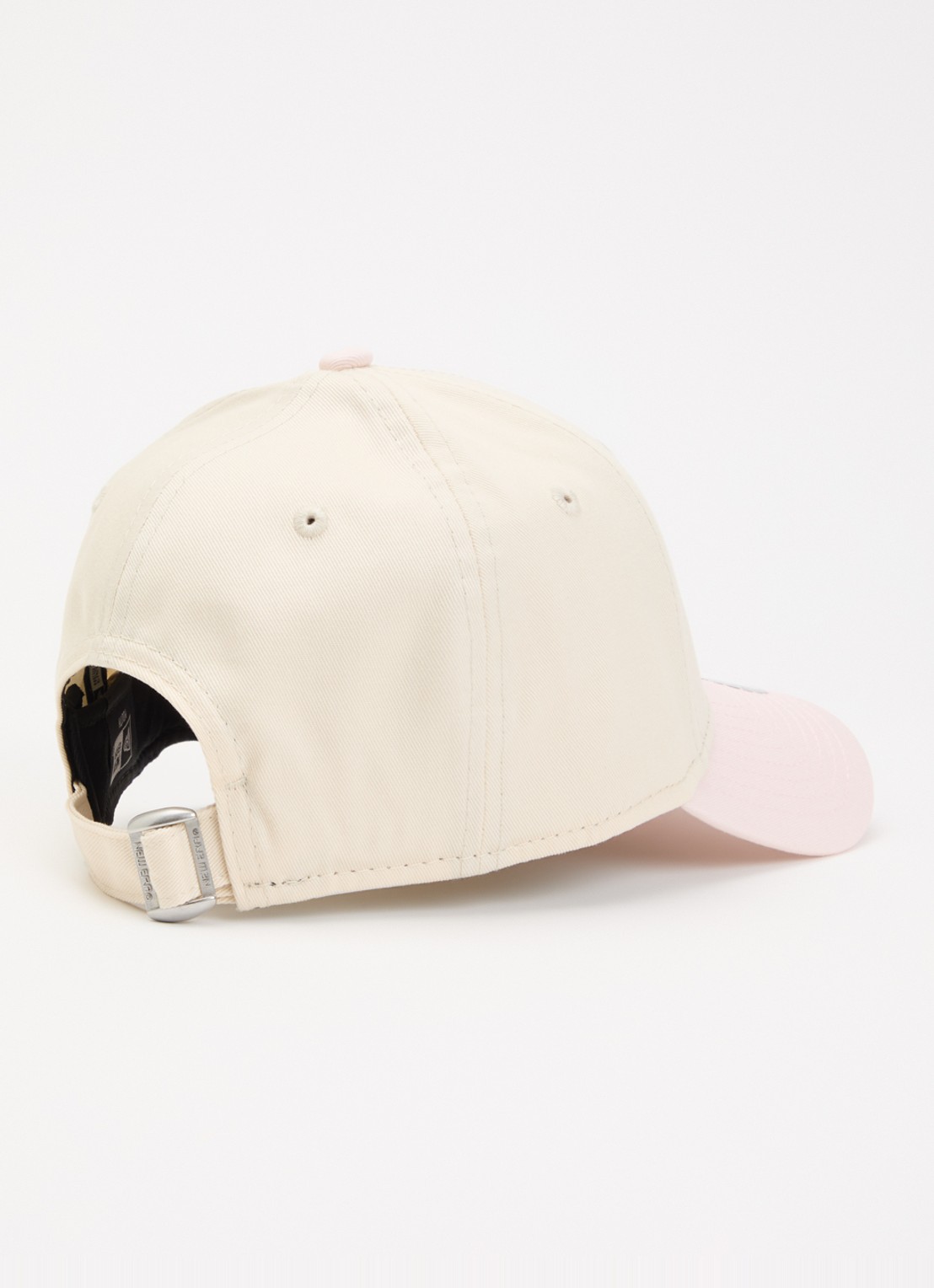 New Era Pet met logoborduring - detail 2 lichtroze