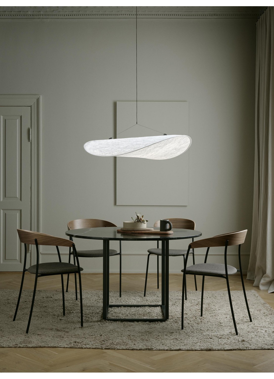 New Works Tense hanglamp Ø90 cm - voorkant 3 gebroken wit