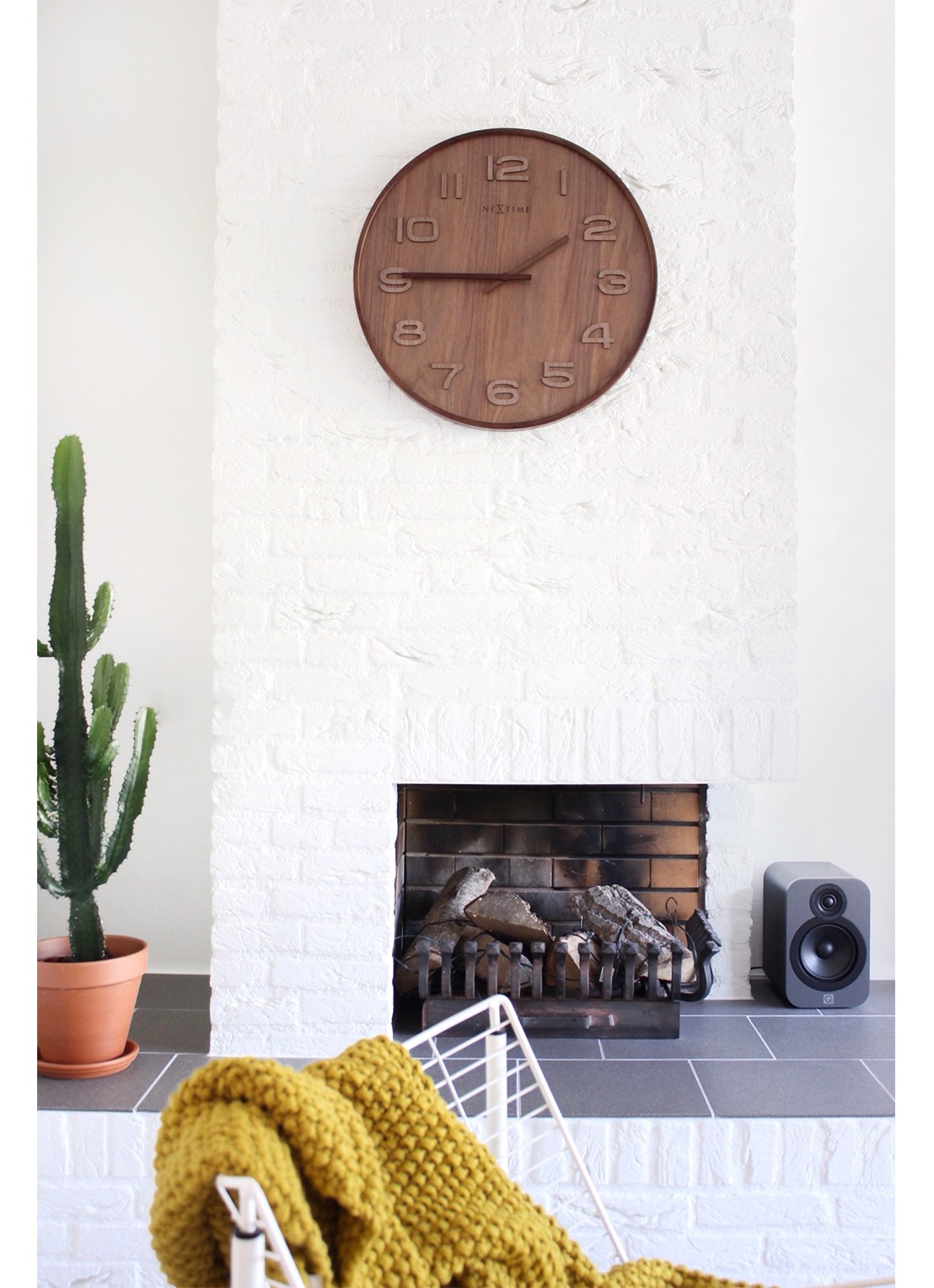 NeXtime Wood Wood Big wandklok 53 cm - voorkant 2 bruin