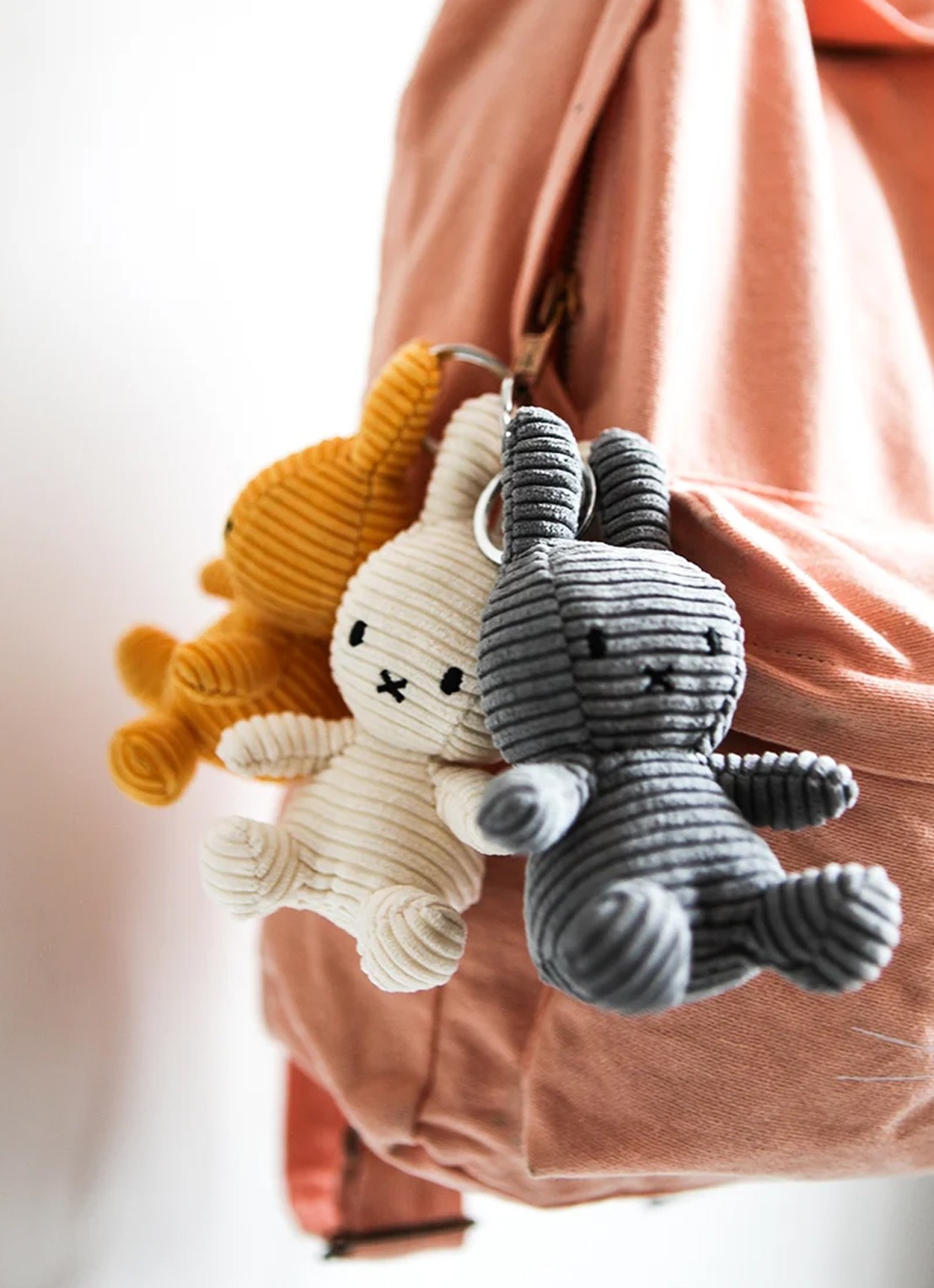 Nijntje Miffy Dutch Denim knuffel 23 cm - voorkant 3 grijs