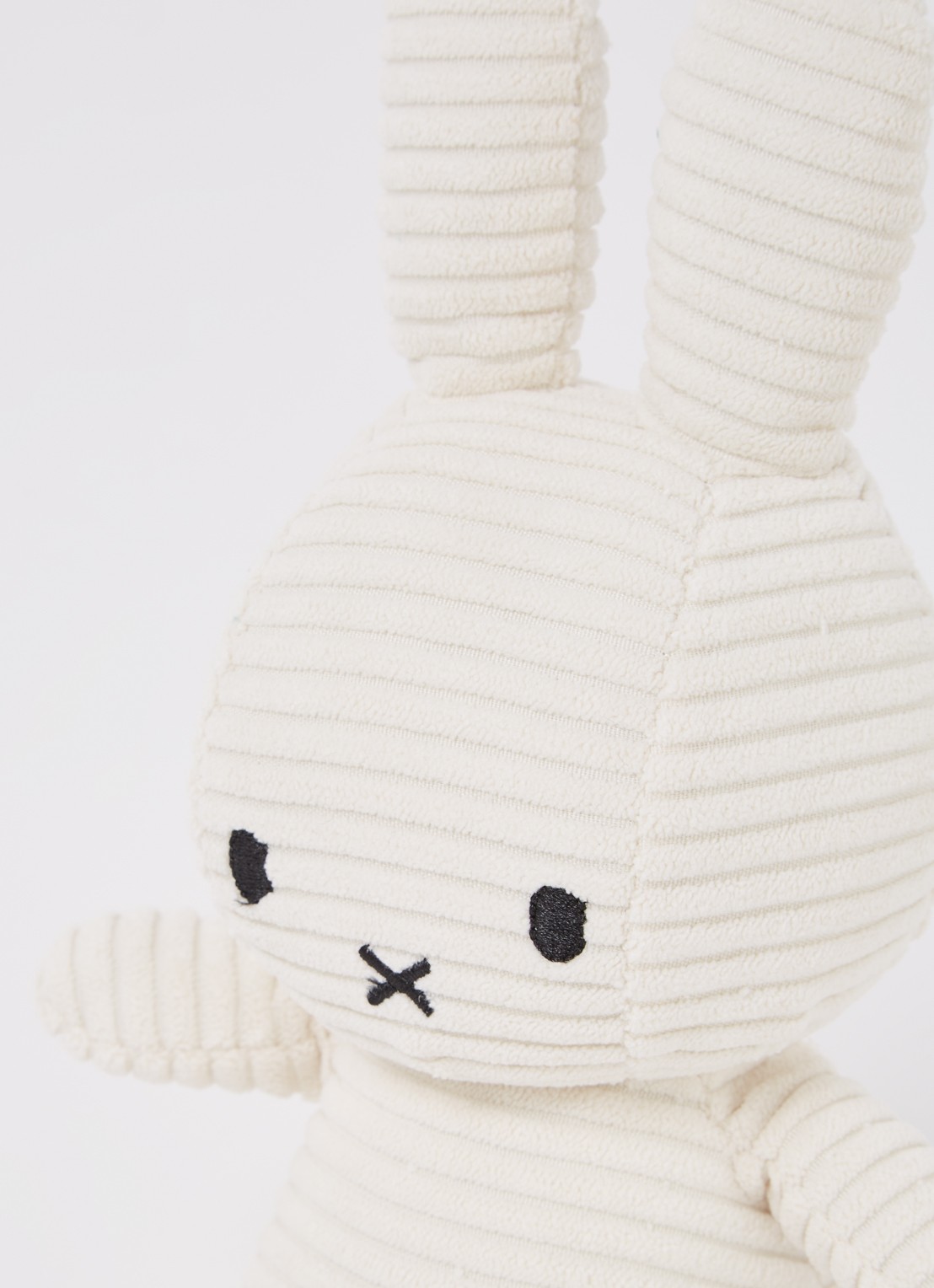Nijntje Miffy knuffel van corduroy 23 cm - voorkant 2 gebroken wit
