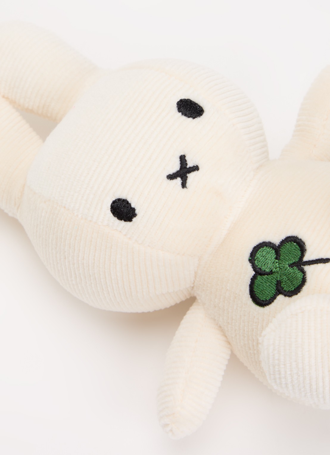 Nijntje Nijntje Klavertje Vier knuffel van corduroy 18 cm - voorkant 2 gebroken wit