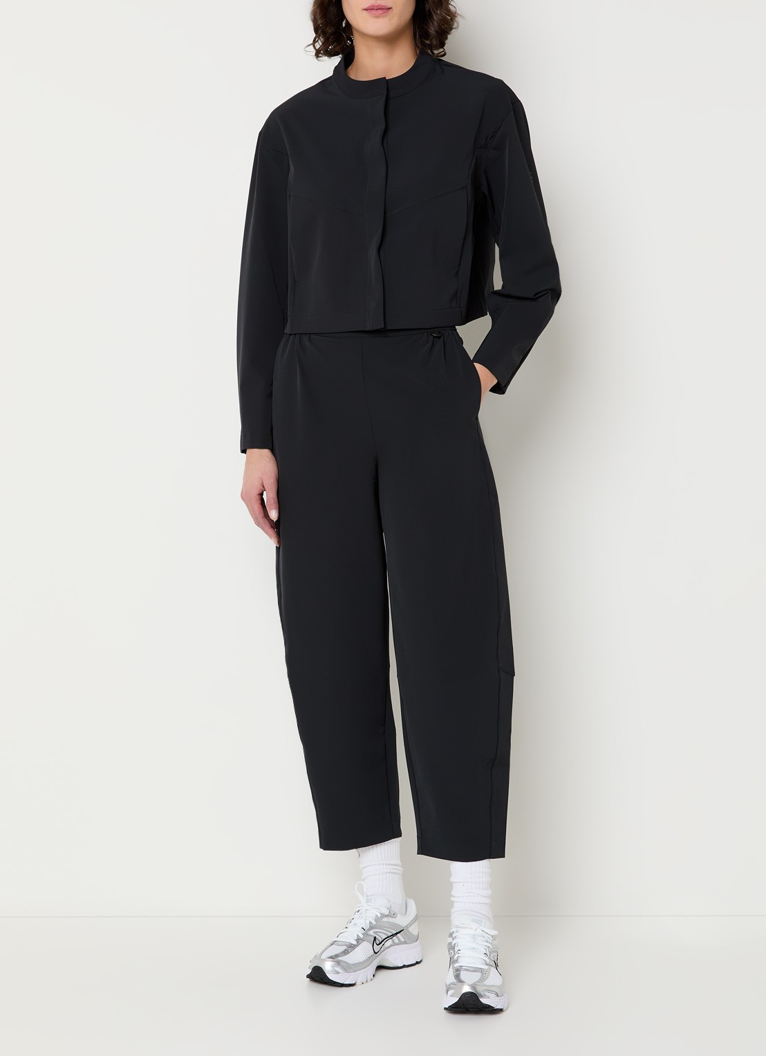 Nike 24.7 jack met steekzakken - voorkant 4 zwart
