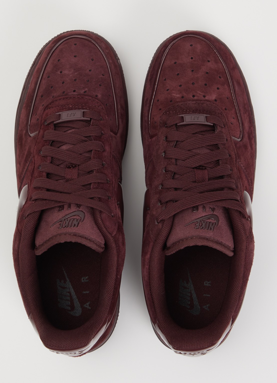Nike Air Force 1 sneaker van suède - detail 3 bordeauxrood