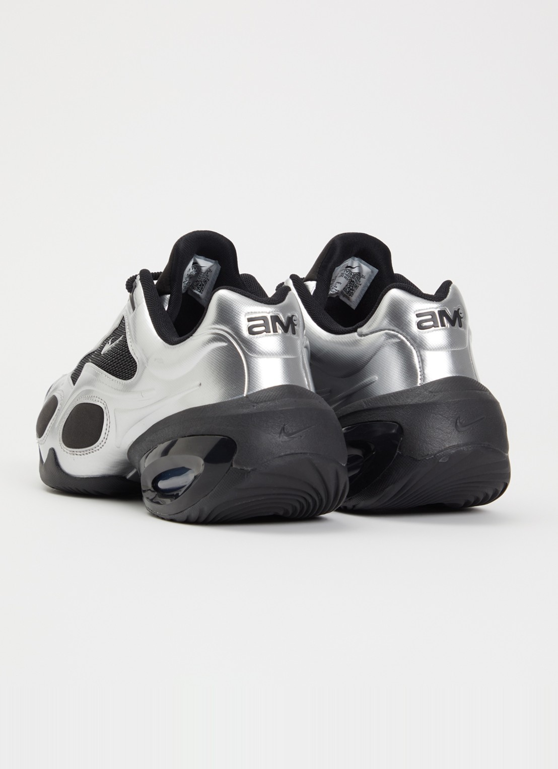 Nike Air Max Muse sneaker met mesh details en metallic finish - achterkant zwart