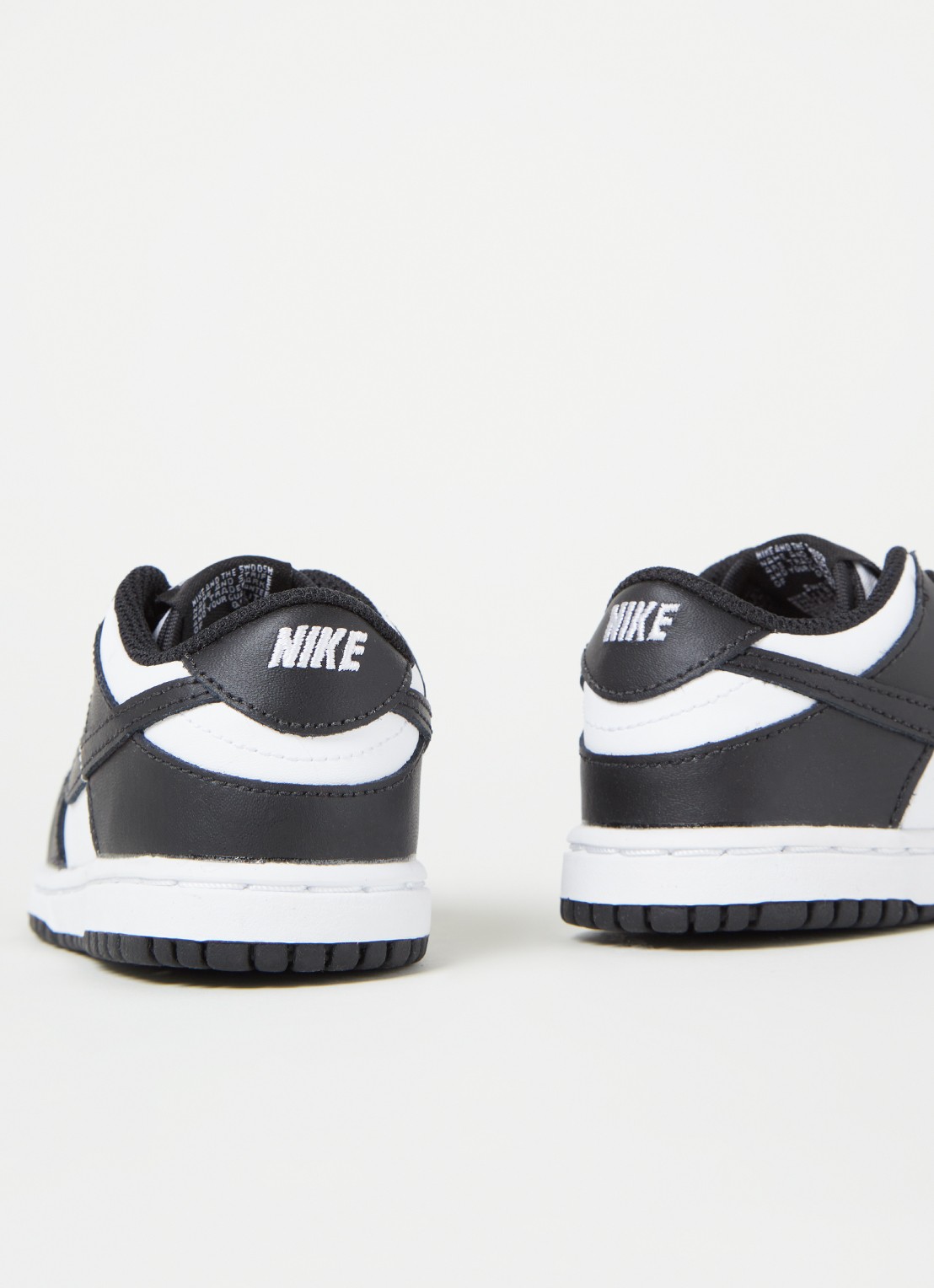 Nike Dunk Low babyschoentje van leer - detail zwart