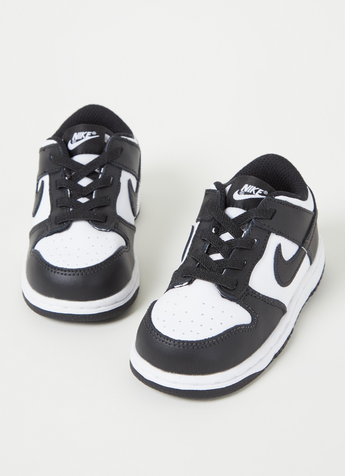 Nike Dunk Low babyschoentje van leer - voorkant 4 zwart