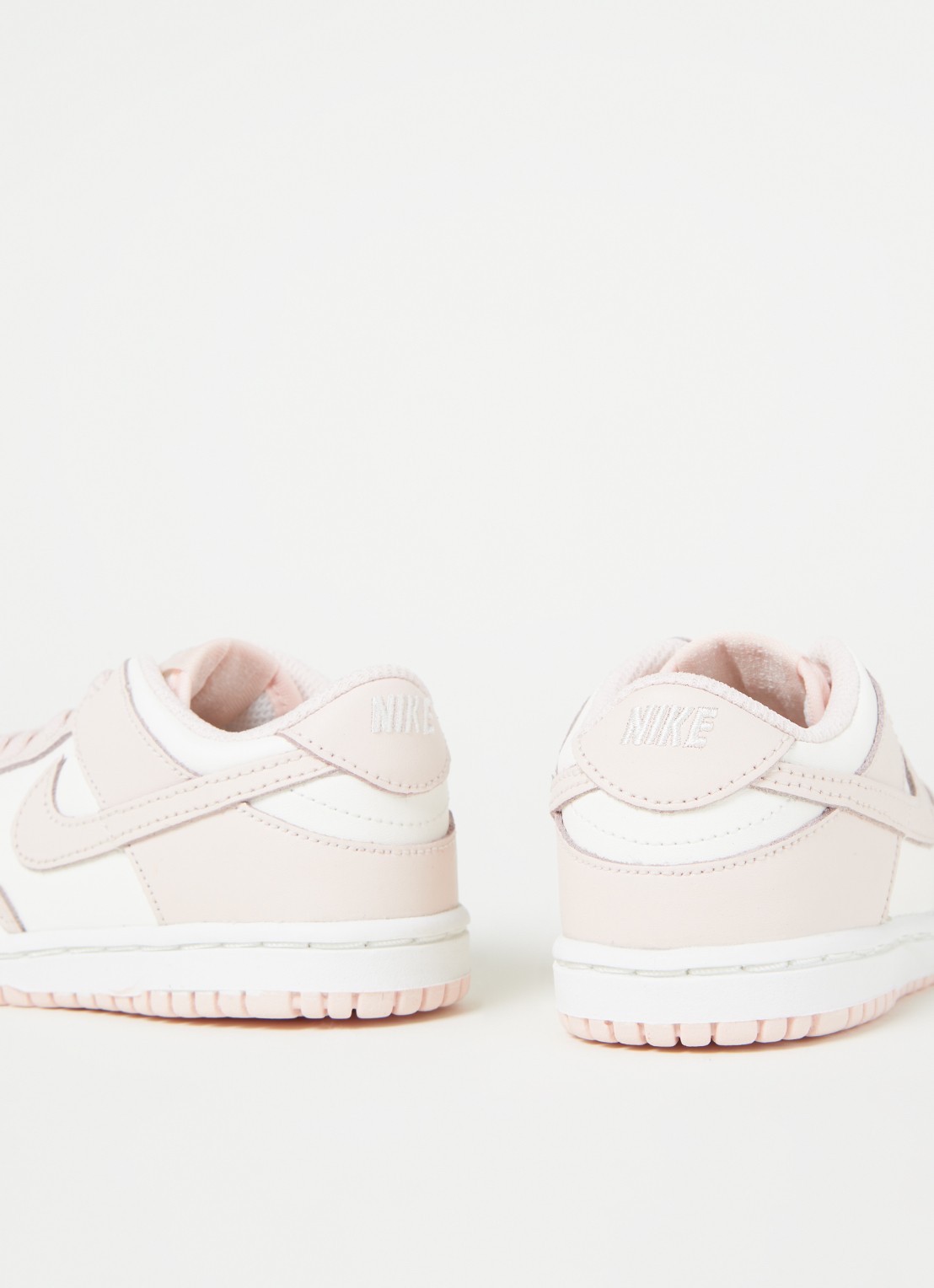 Nike Dunk Low babyschoentje van leer - detail lichtroze