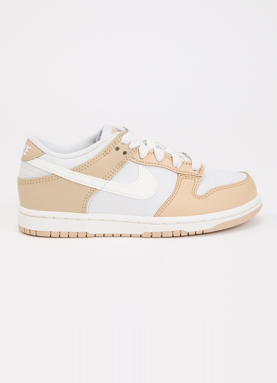 Nike Dunk Low sneaker met leren details en logo - voorkant 3 lichtbruin