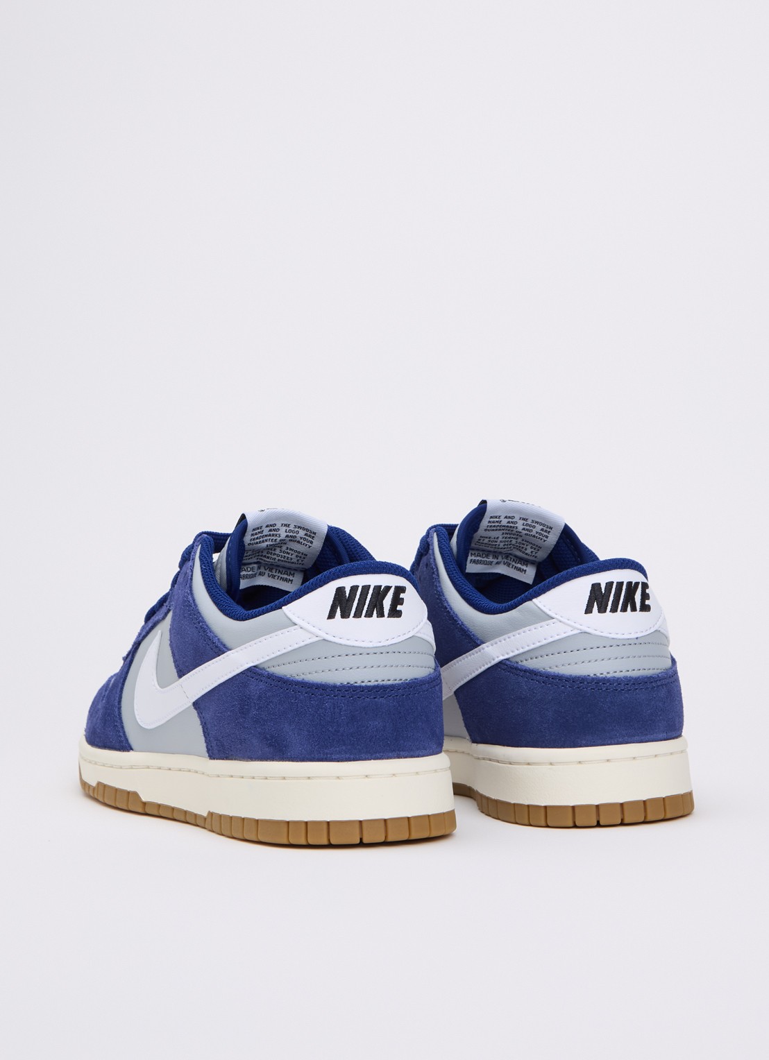 Nike Dunk Low sneaker met suède details - achterkant royalblauw
