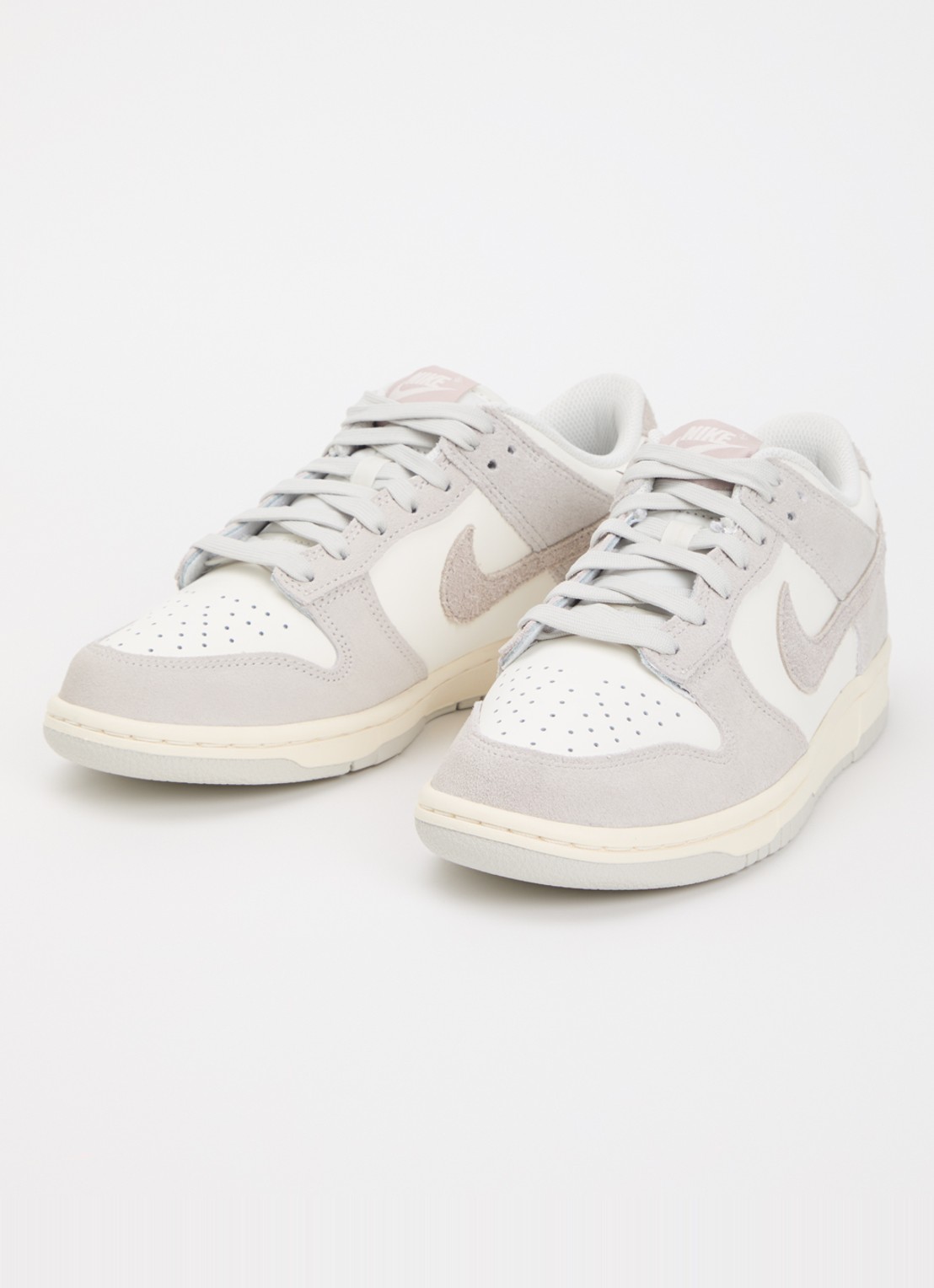 Nike Dunk low sneaker van leer met suède details - detail 2 grijs