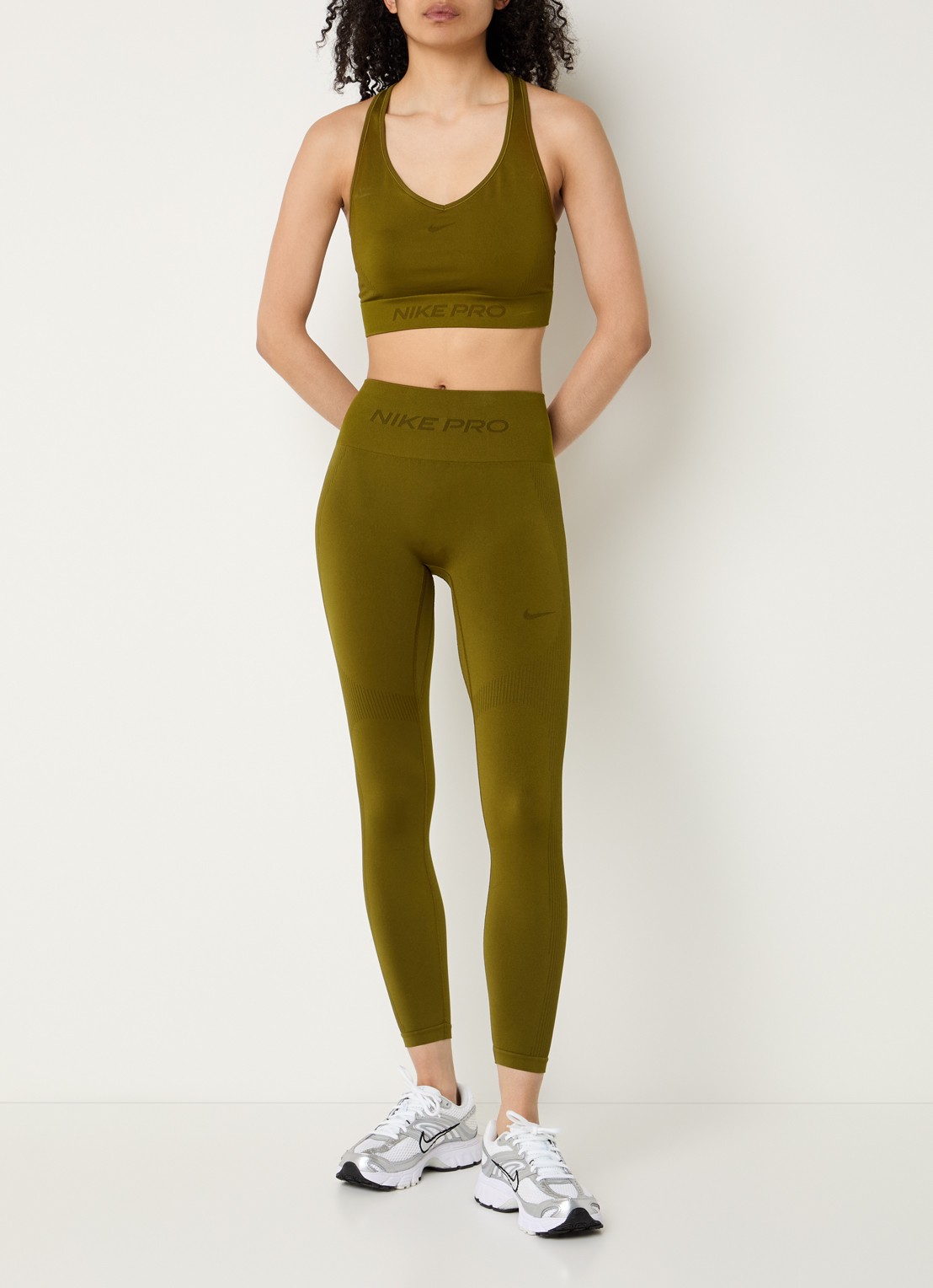 Nike High waist skinny fit legging met dri-fit en logoband - voorkant 3 mosgroen