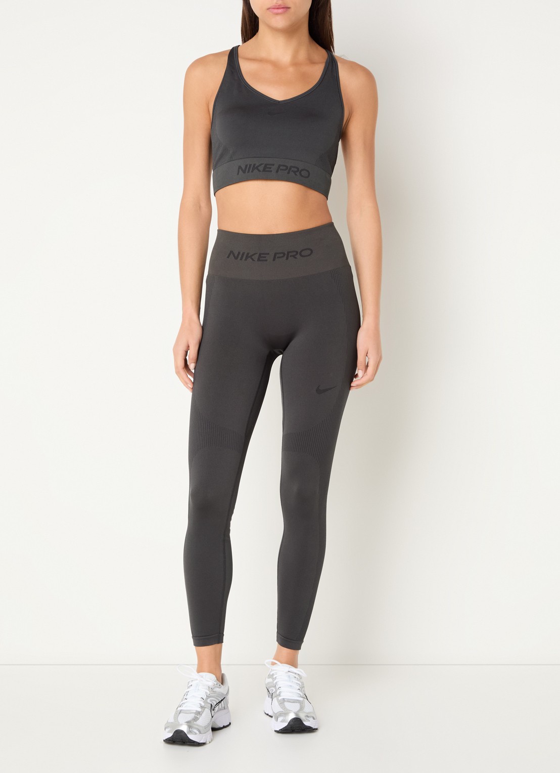 Nike High waist skinny fit legging met dri-fit en logoband - voorkant 2 donkergrijs
