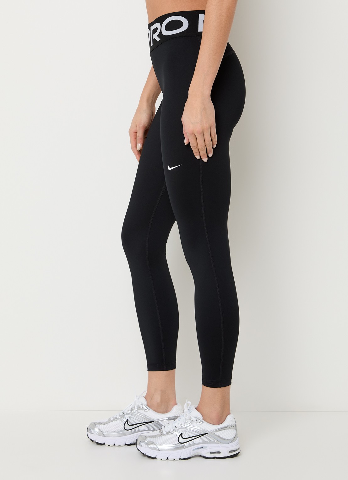 Nike High waist skinny fit legging met dri-fit en logoband - detail 5 zwart