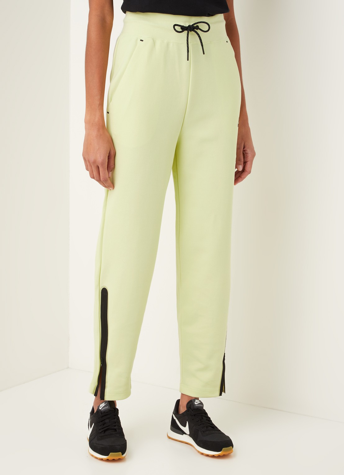 Nike High waist tapered fit cropped joggingbroek met logo - detail 4 lichtgeel