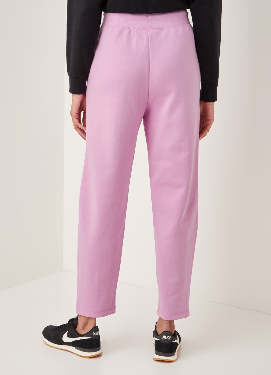 Nike High waist tapered fit cropped joggingbroek met logo - achterkant roze