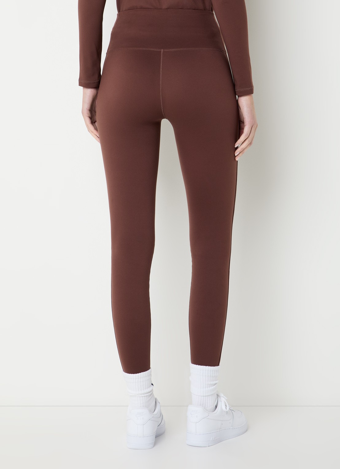 Nike One high waist cropped trainingslegging met dri-FIT en logo - achterkant bruin