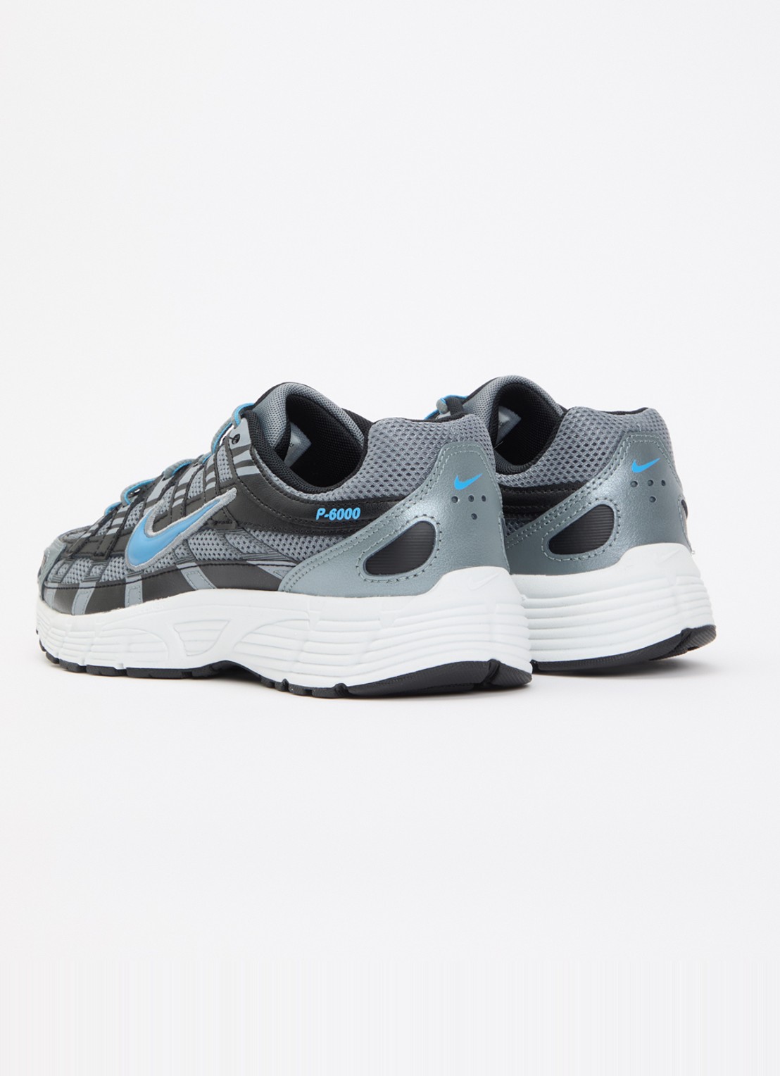 Nike P-6000 sneaker met leren details - achterkant 3 staalblauw