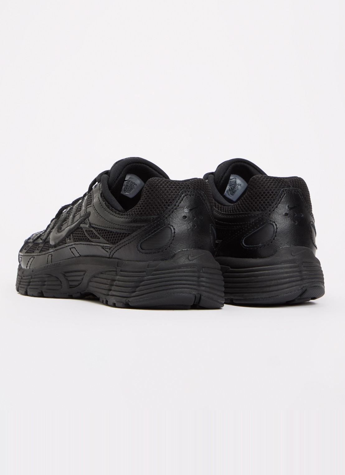 Nike P-6000 sneaker met mesh details - achterkant zwart