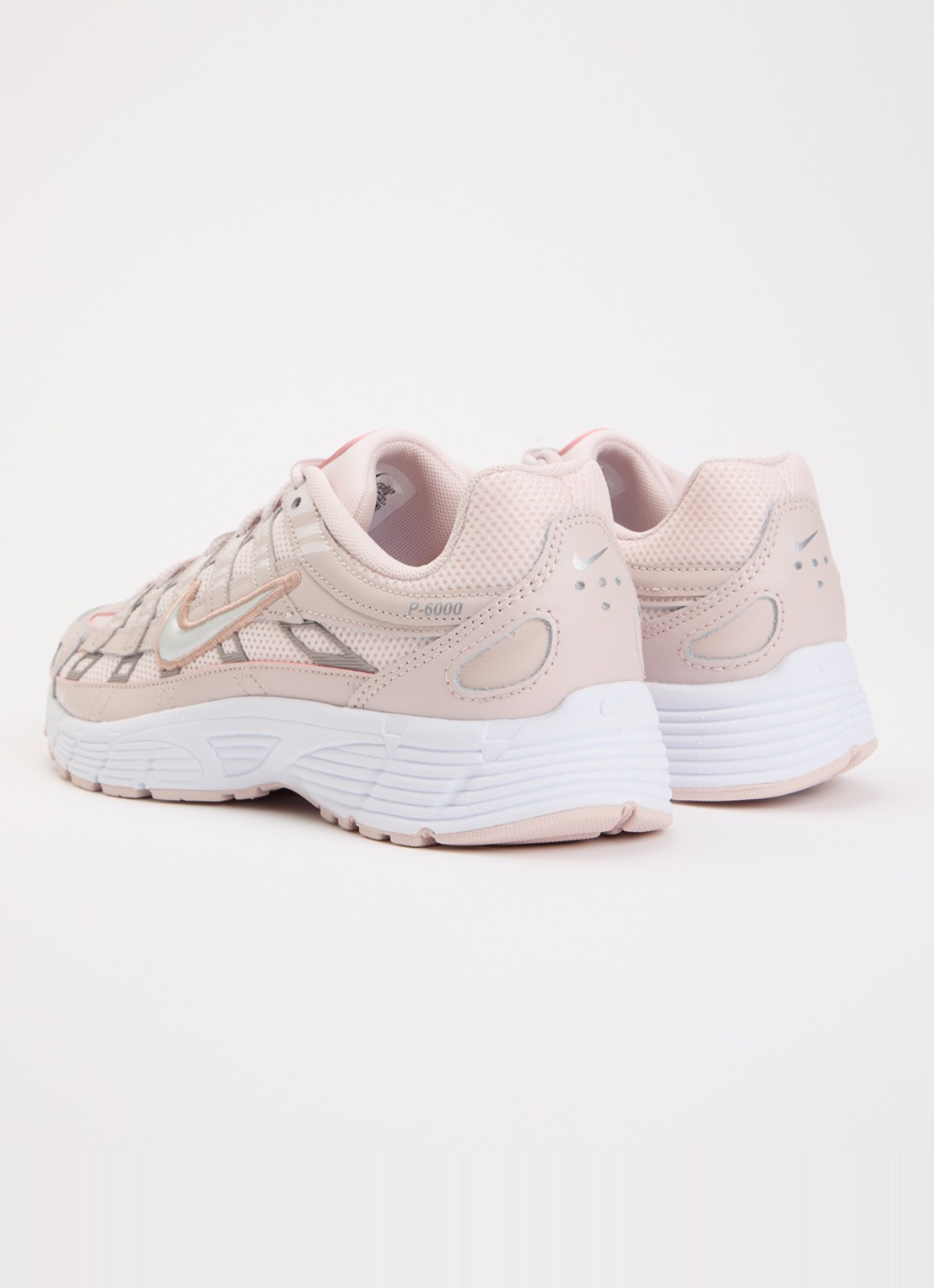 Nike P-6000 sneaker met mesh details - achterkant oudroze