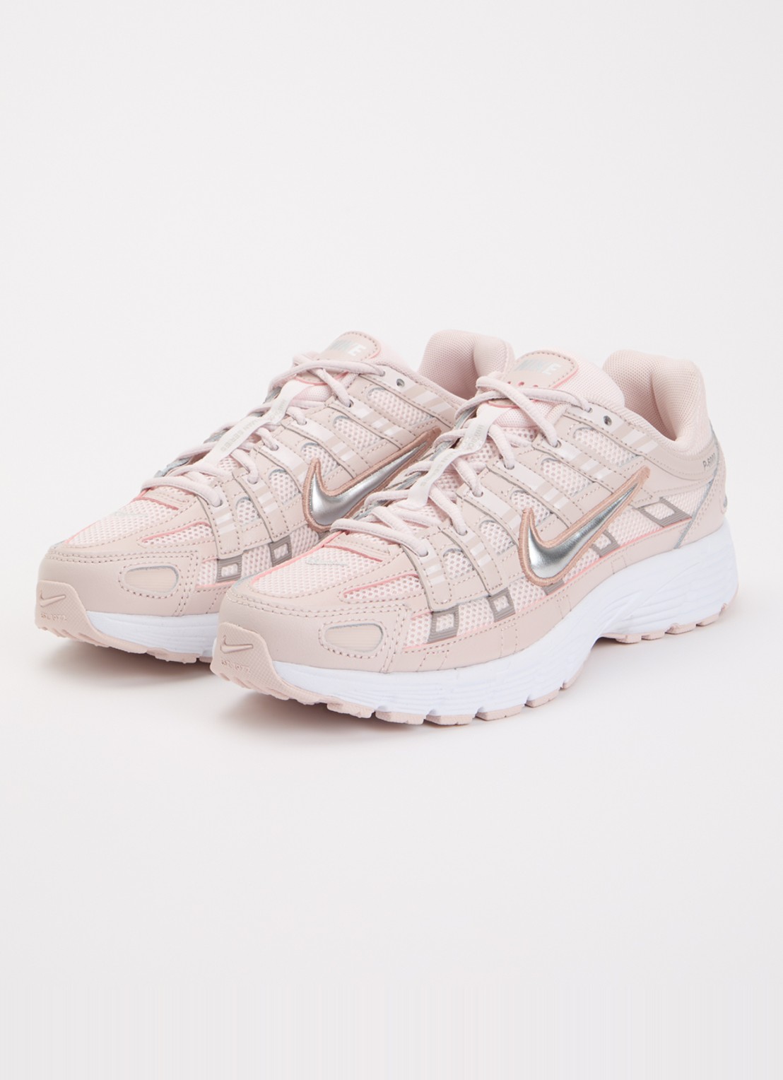 Nike P-6000 sneaker met mesh details - voorkant 3 oudroze