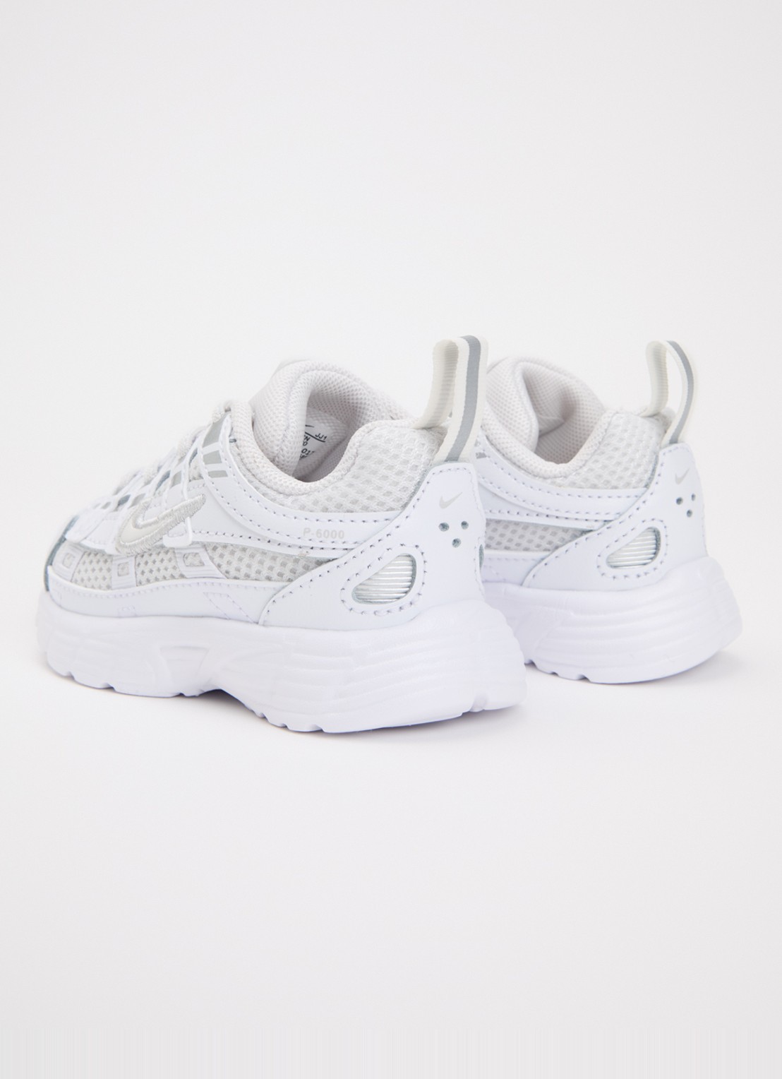 Nike P-6000 sneaker met mesh details - achterkant 4 gebroken wit