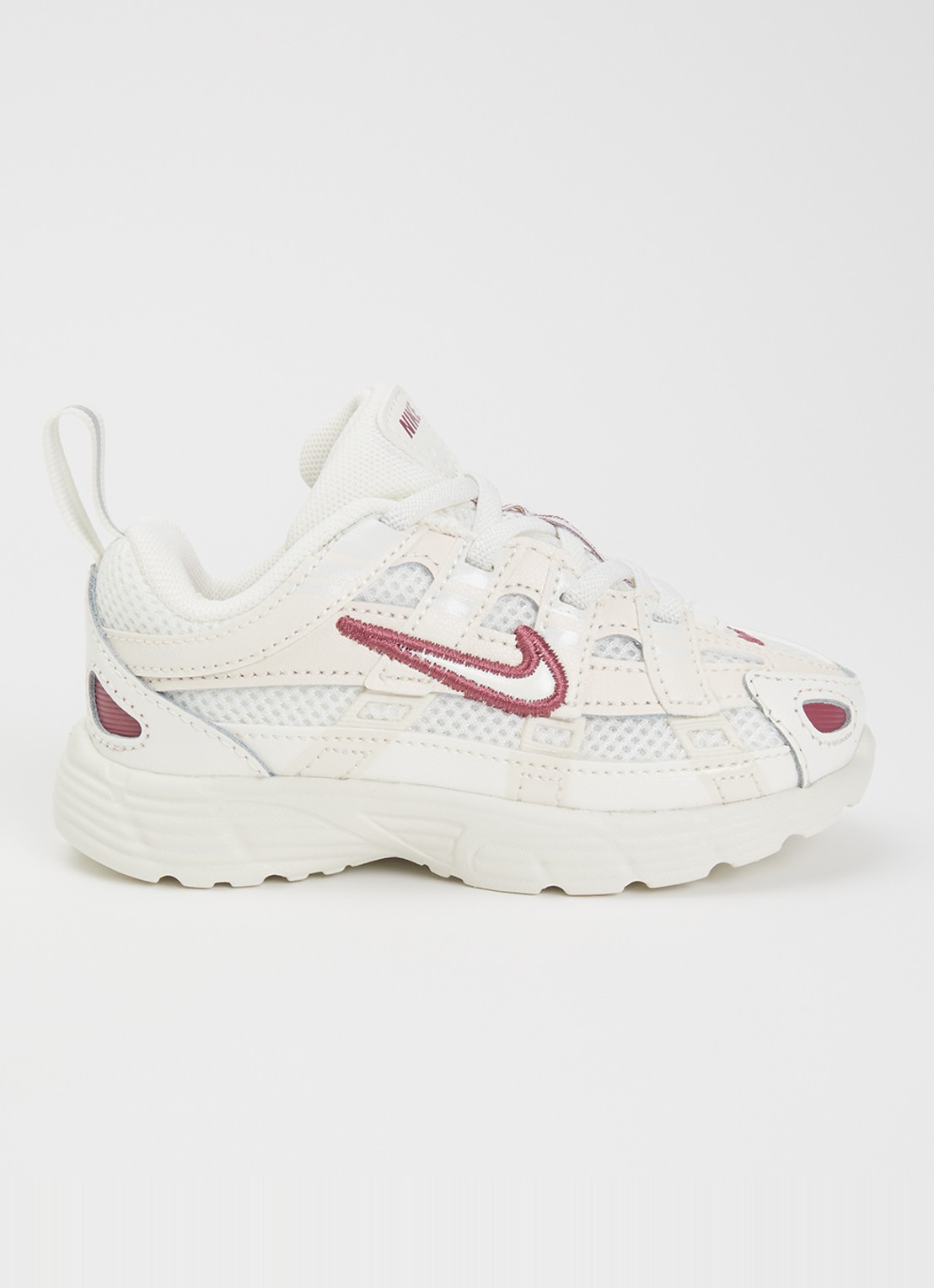 Nike P-6000 sneaker met mesh details - voorkant 10 creme
