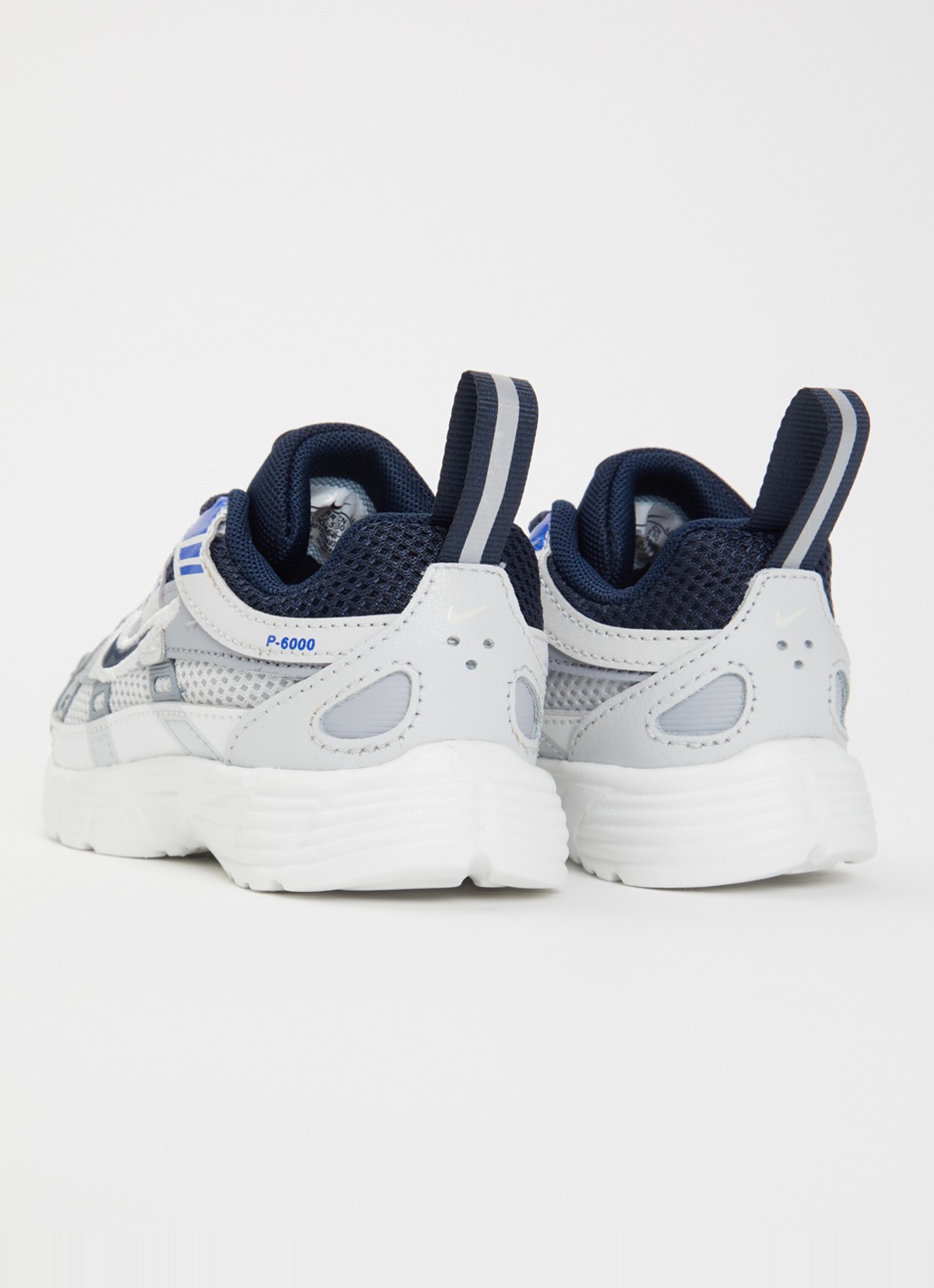 Nike P-6000 sneaker met mesh details - achterkant donkerblauw