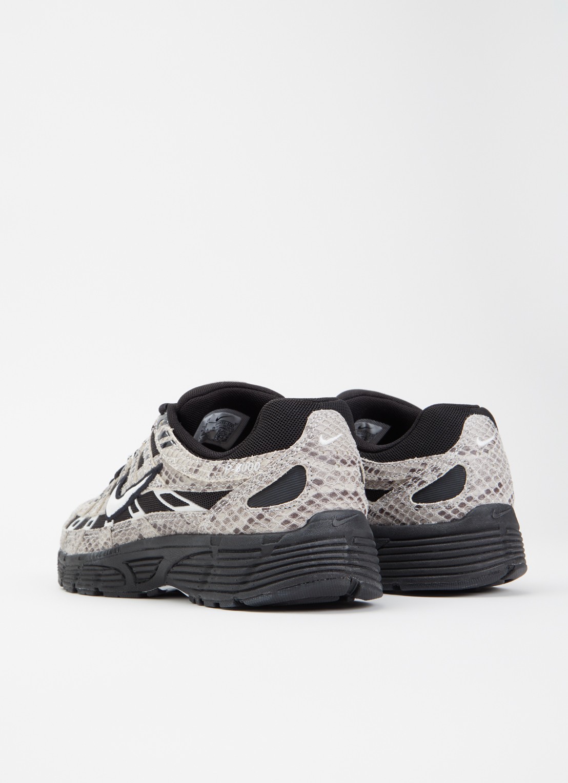 Nike P-6000 sneaker met slangenprint - achterkant 2 beige