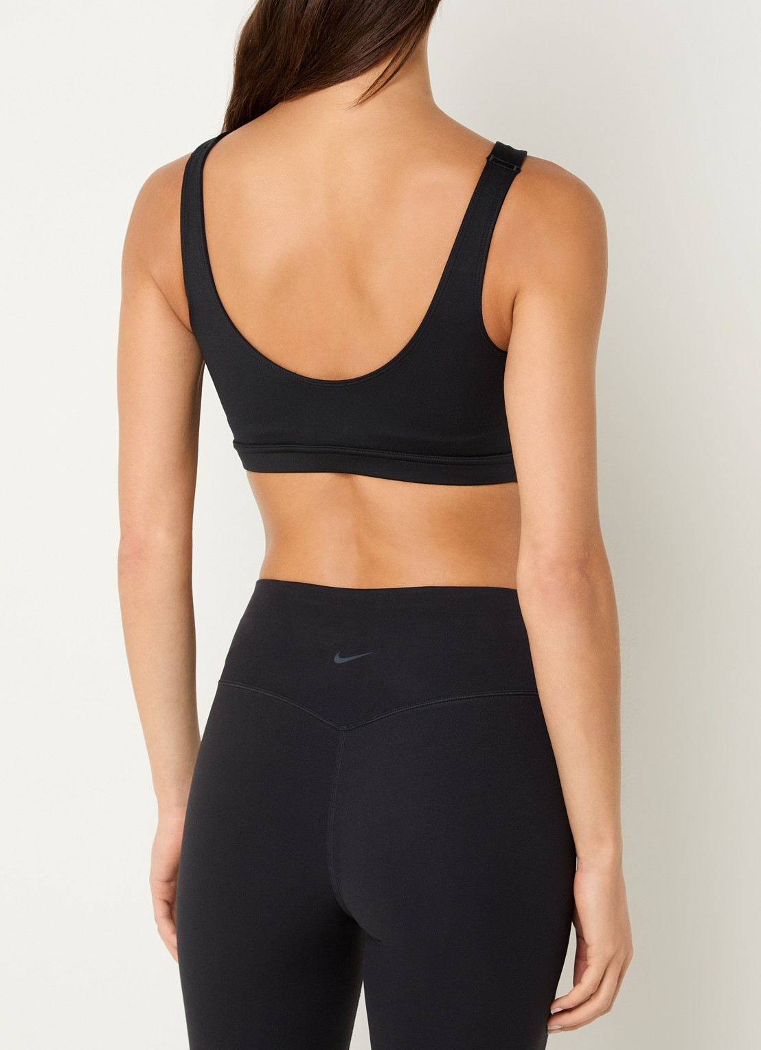 Nike Sport bh met medium support en logo - achterkant 2 zwart