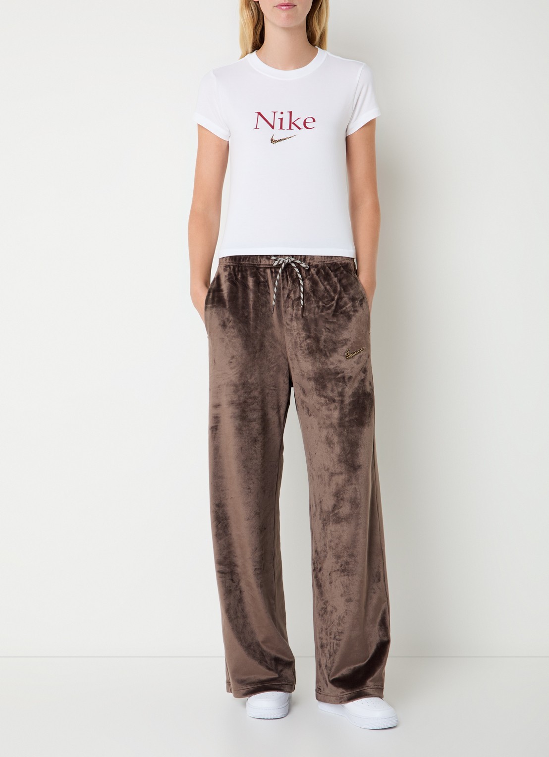 Nike T-shirt met logo en ronde hals - voorkant 3 wit